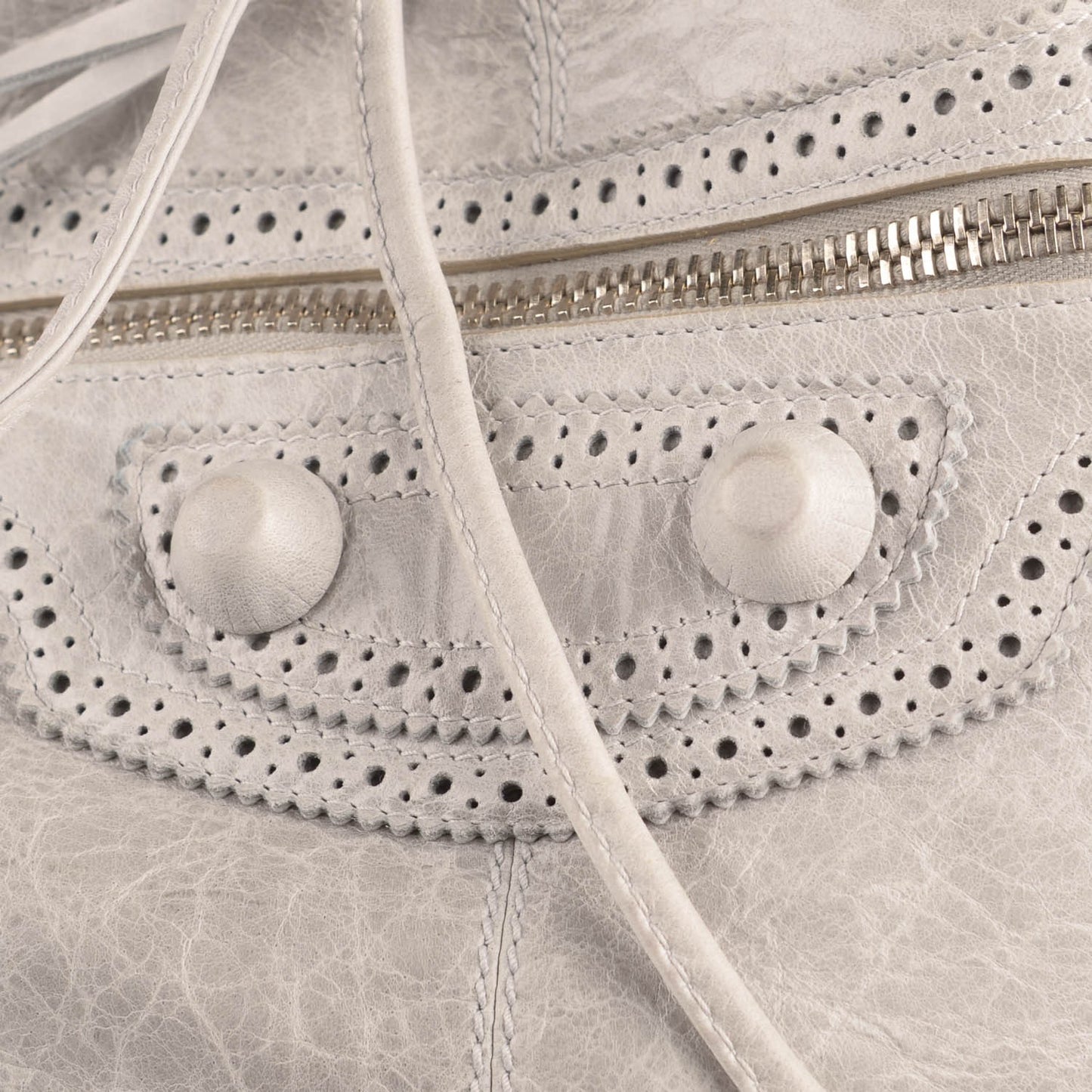 Agneau Giant Brogues Hardware Pompon Argent