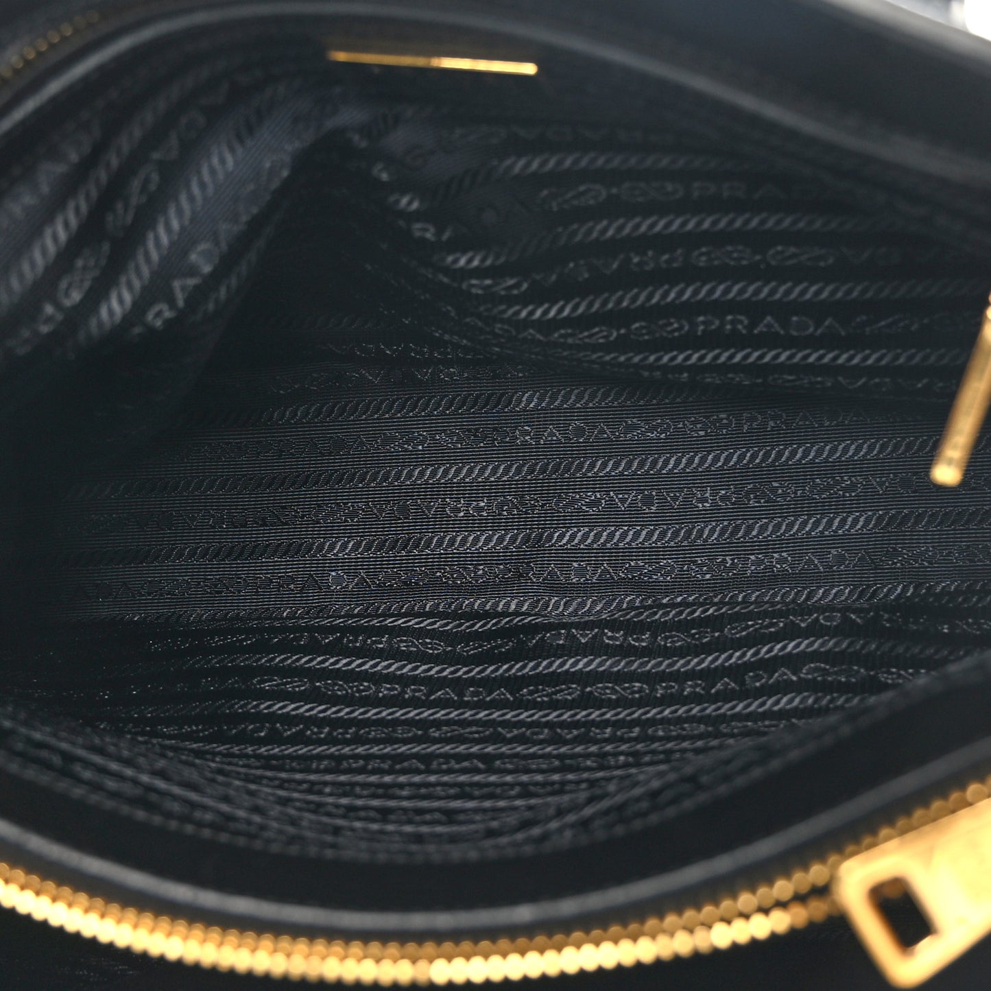 Saffiano Lux Medium Tote Black