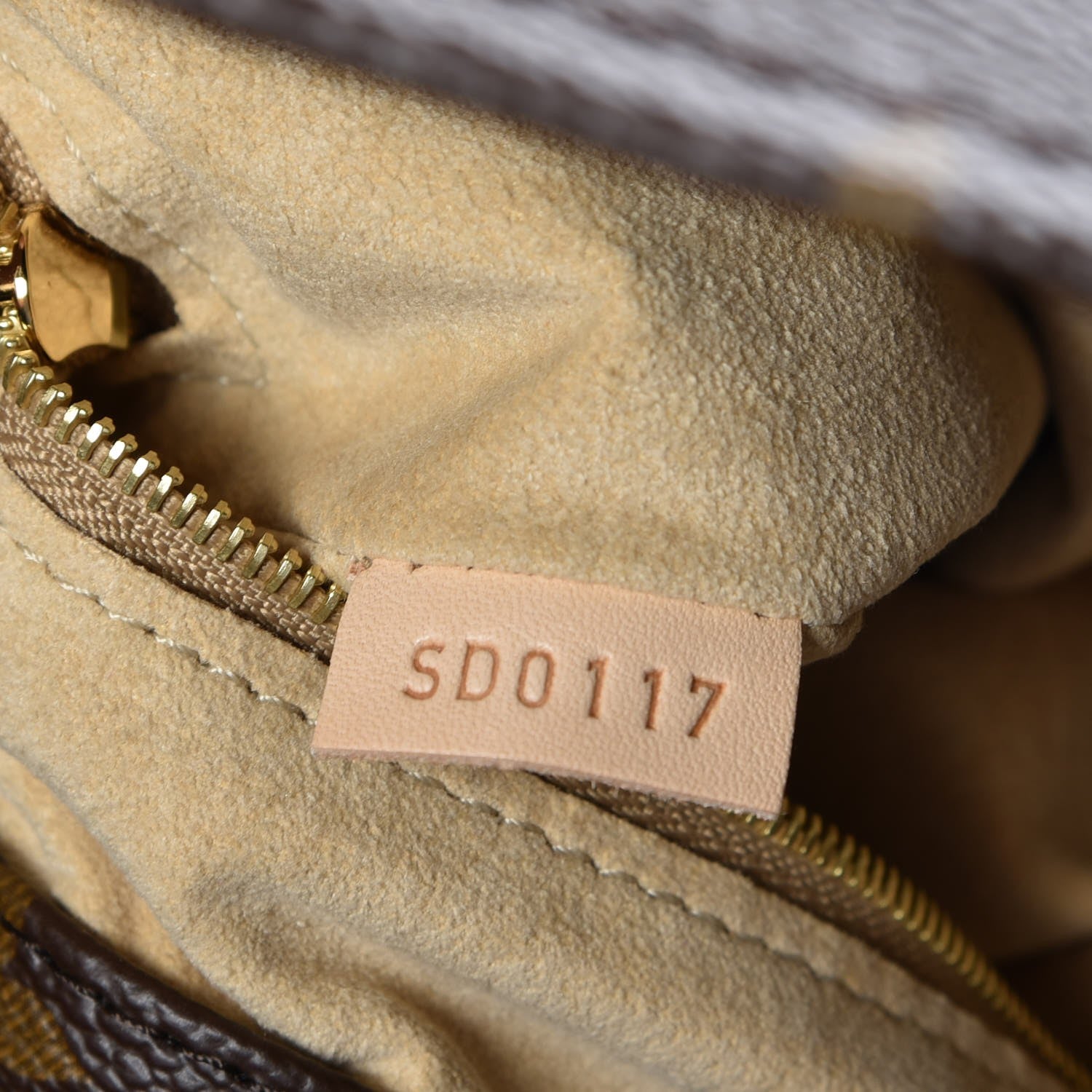 Louis Vuitton Monogram Artsy MM 8 of 8