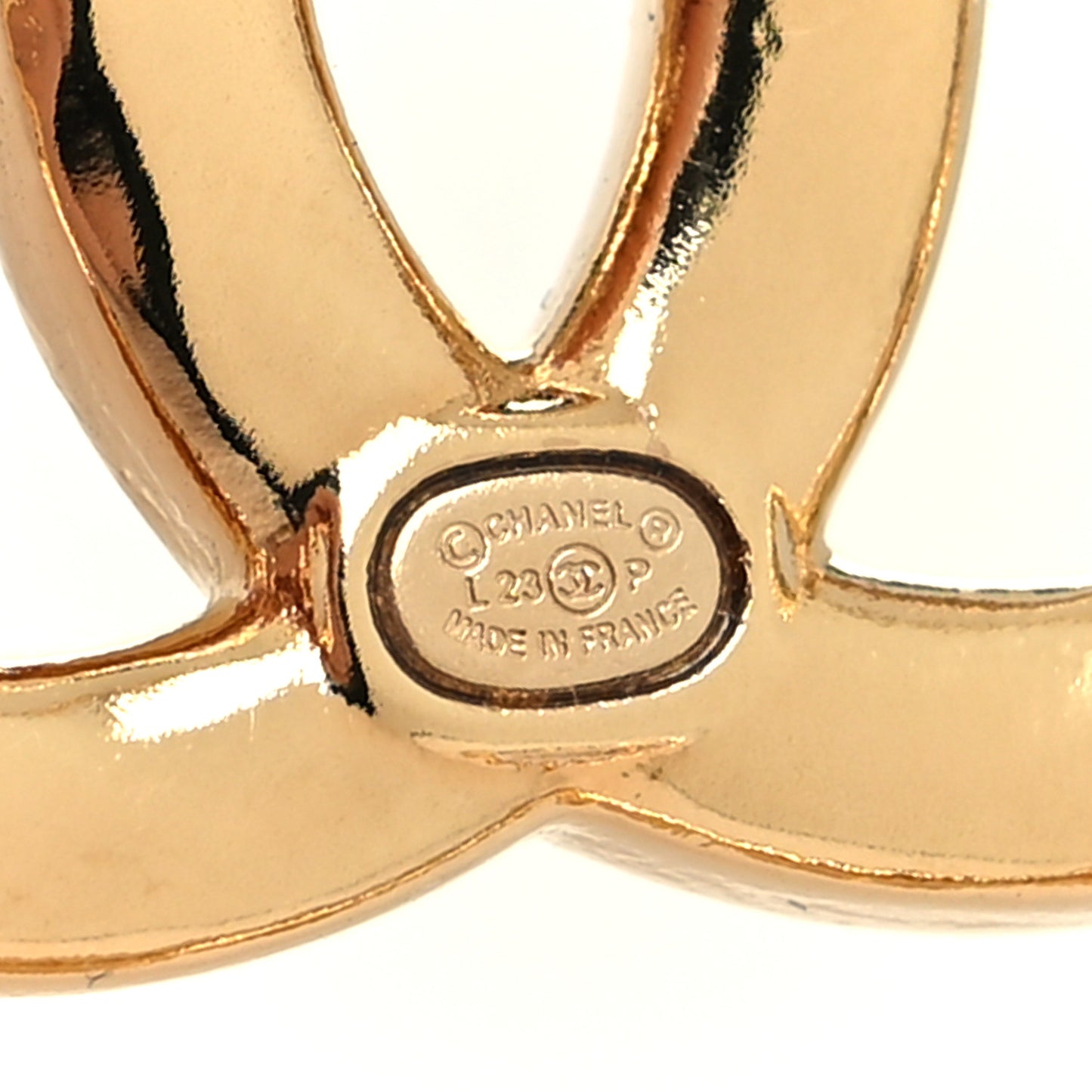 Metal CC Heart Brooch Gold