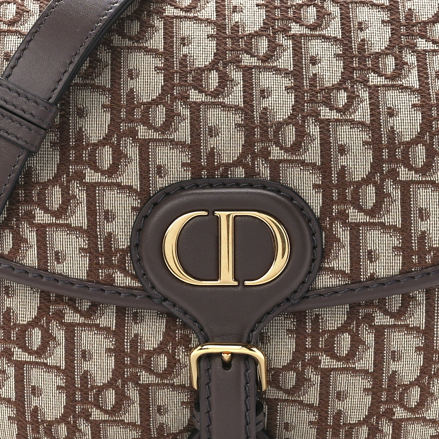 Oblique Medium Bobby Flap Brown