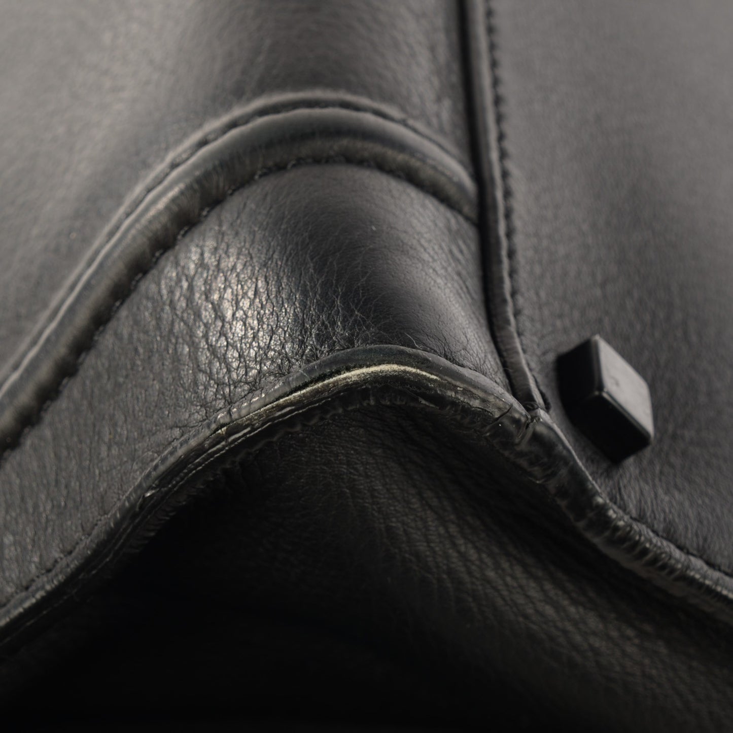 Supple Calfskin Medium Phantom Luggage Black
