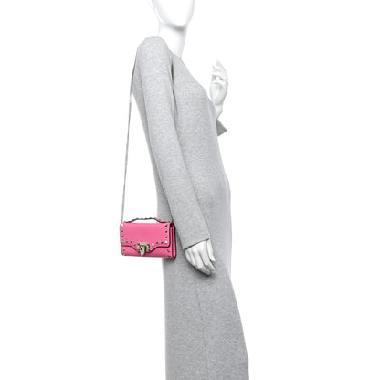Valentino Garavani Pebbled Calfskin Rockstud Flip Lock Wallet On Chain Feminine Pink 3 of 19