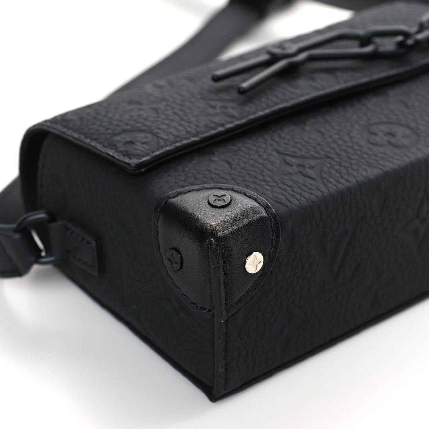 Louis Vuitton Taurillon Monogram Steamer Wearable Wallet Black 7 of 8