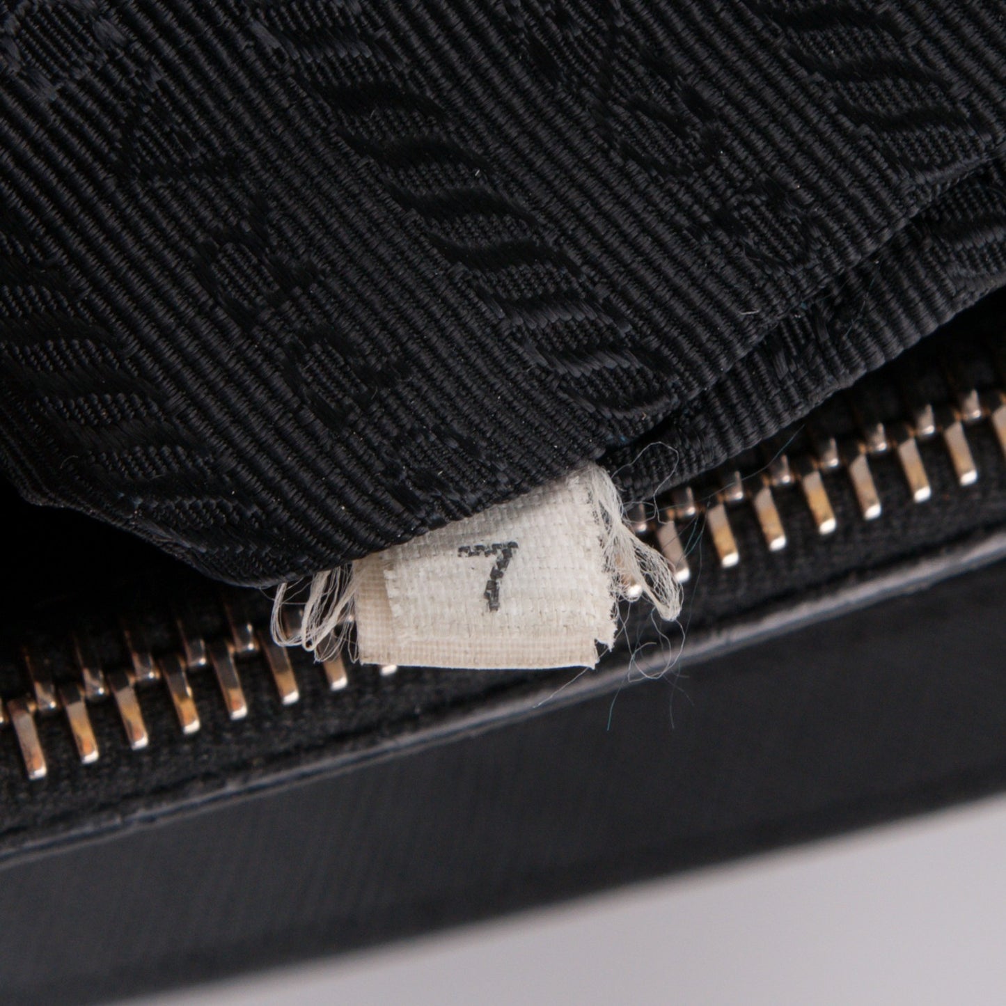 Saffiano Medium Galleria Double Zip Tote Black