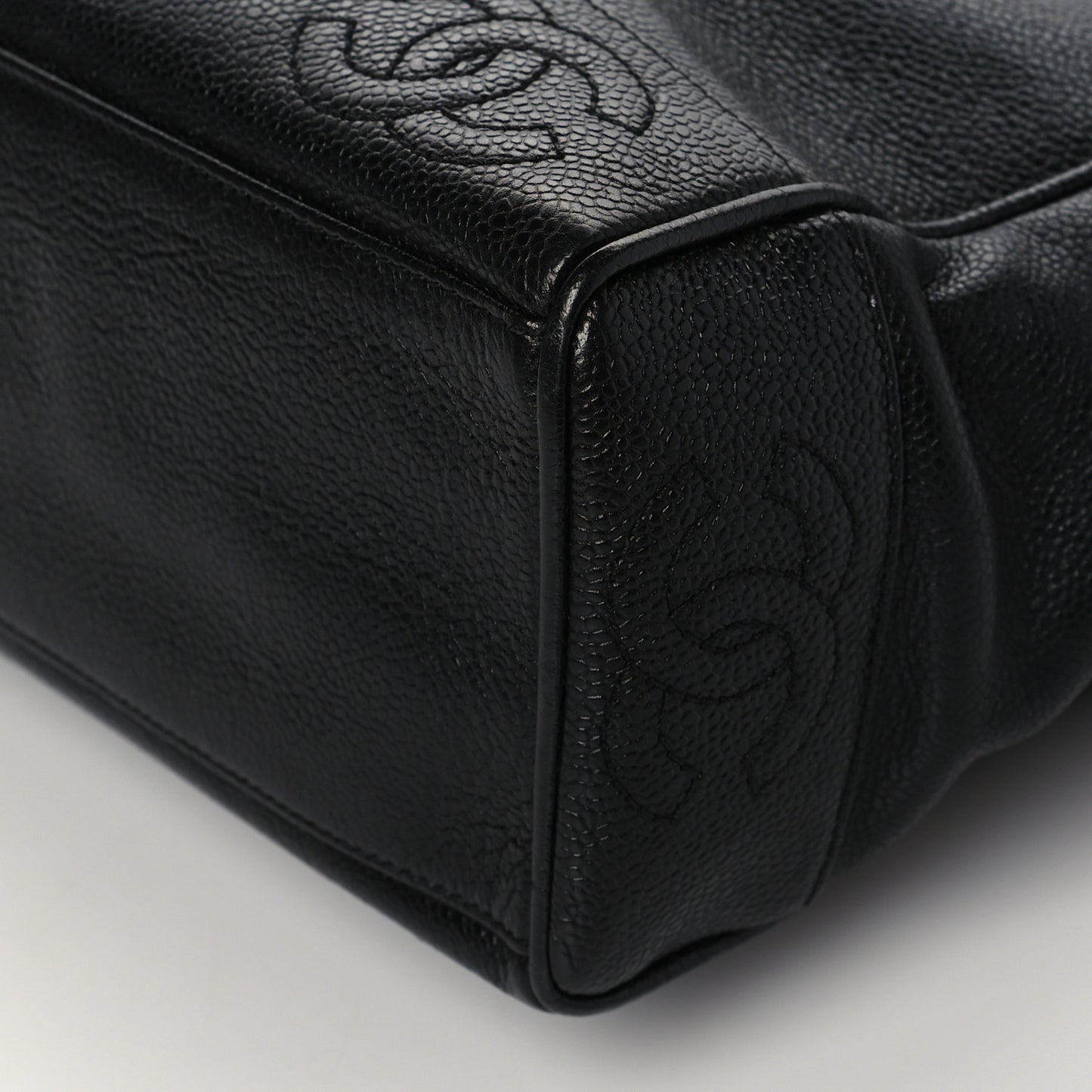 Caviar CC Shoulder Bag Black