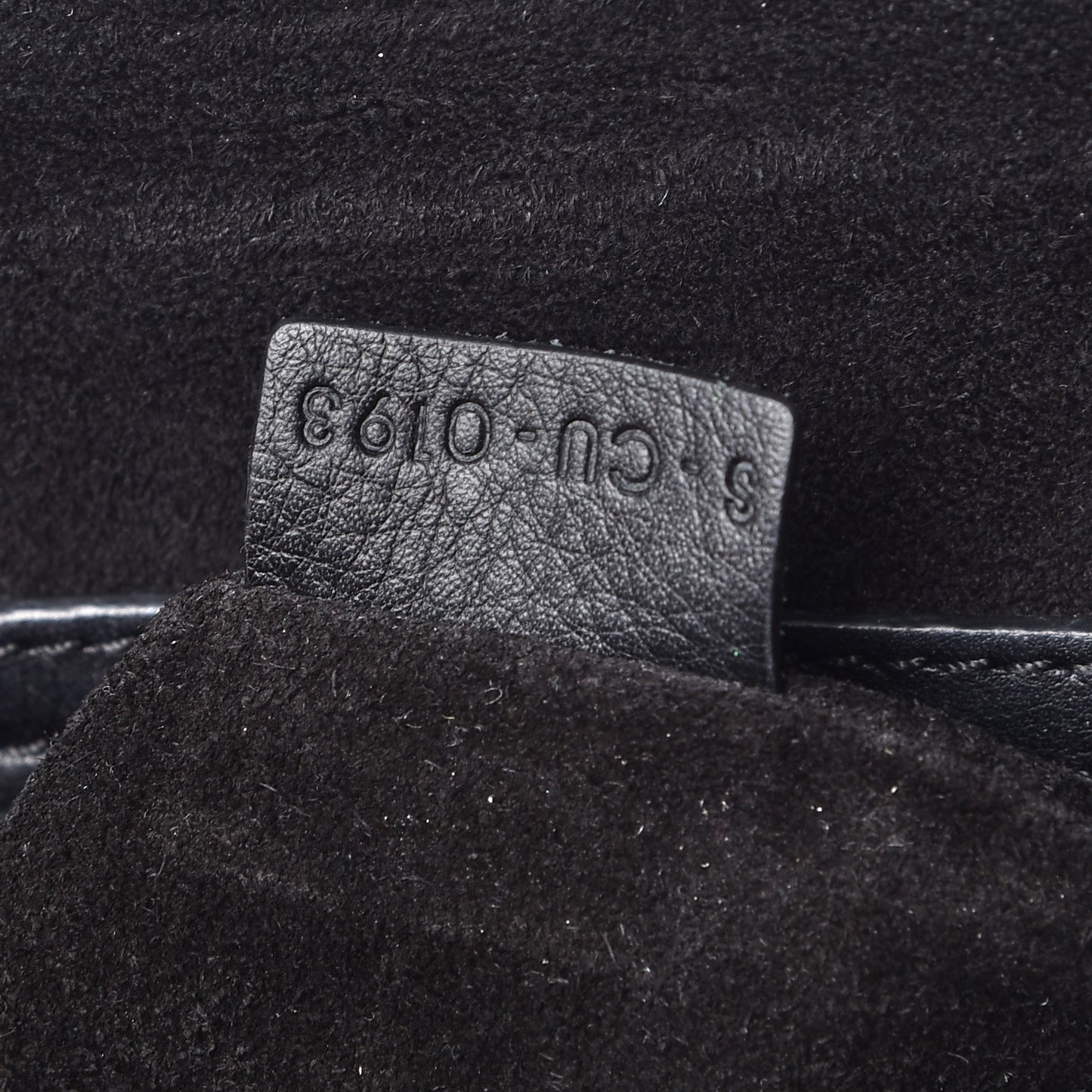 Supple Calfskin Medium Phantom Luggage Black