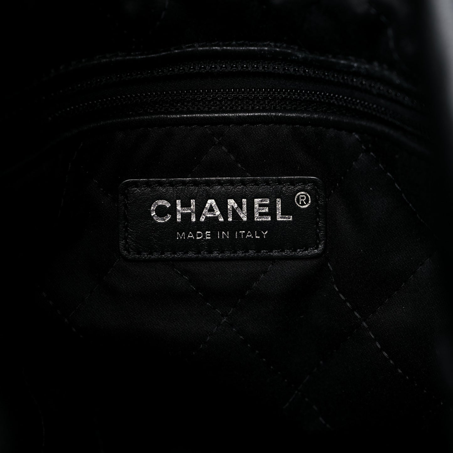 Shiny Calfskin Quilted Chanel 22 Black