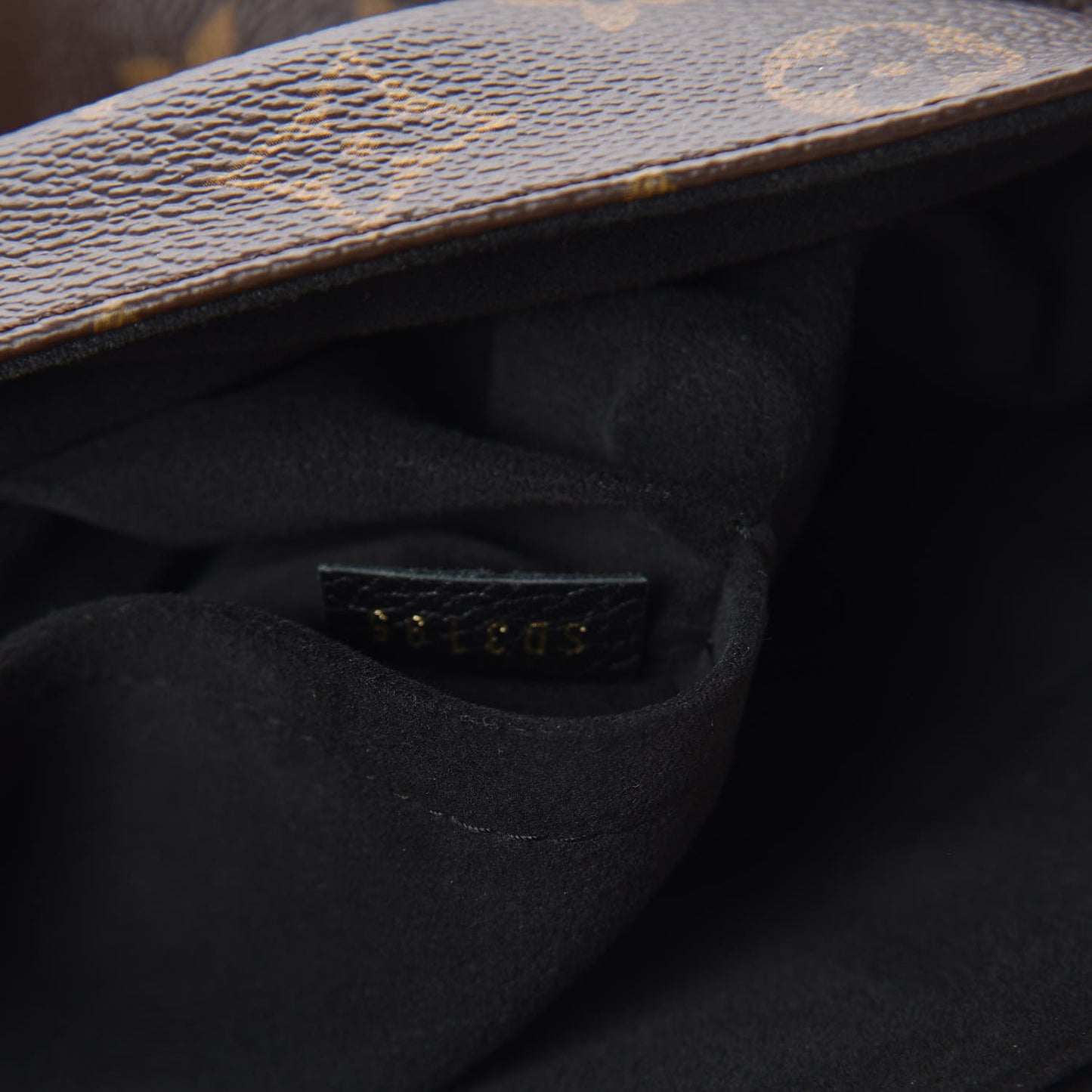Monogram Gaia Black