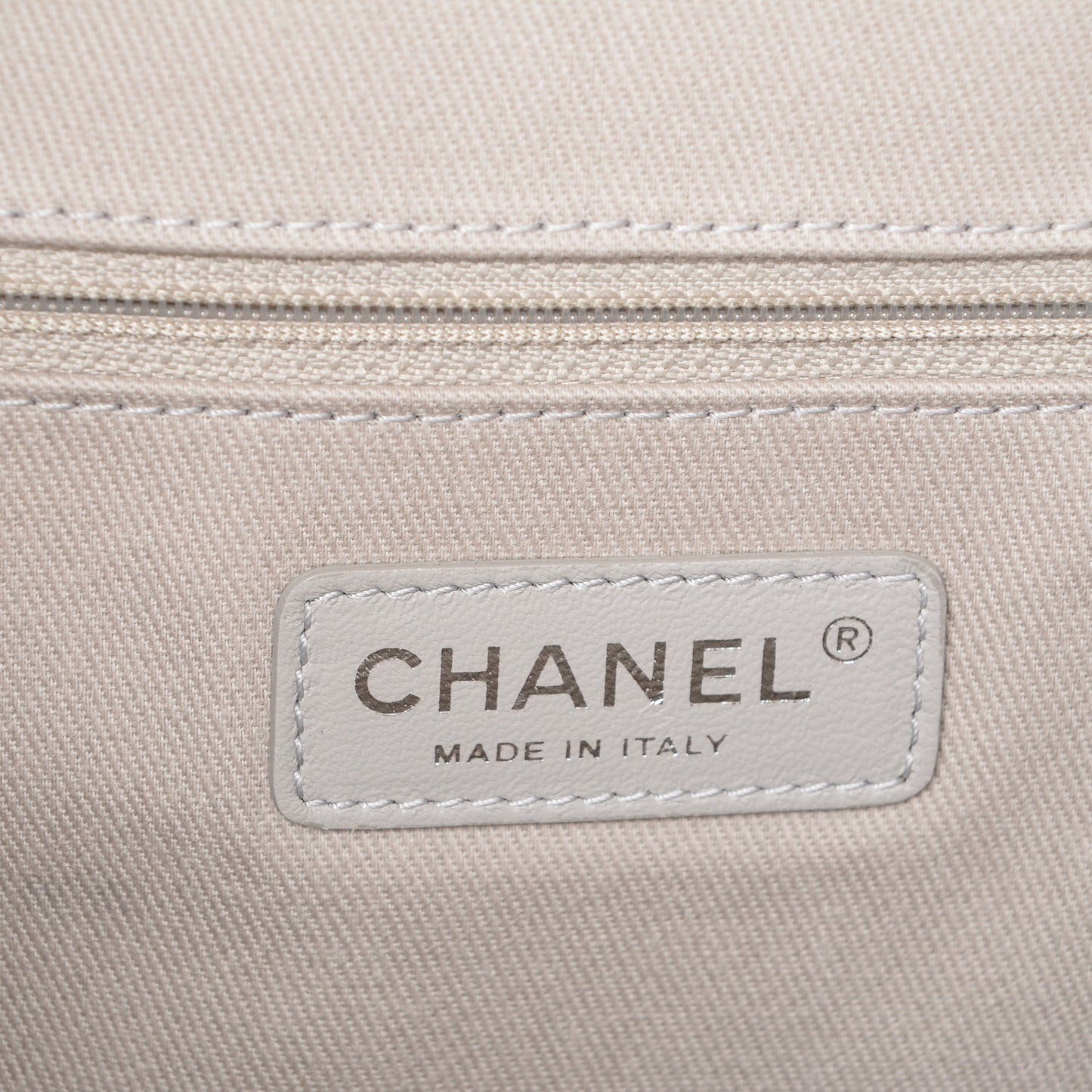 Glazed Calfskin Large Deauville Tote Ivory