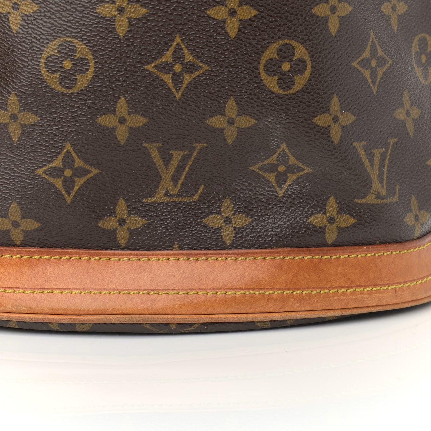 Monogram Petit Bucket 23