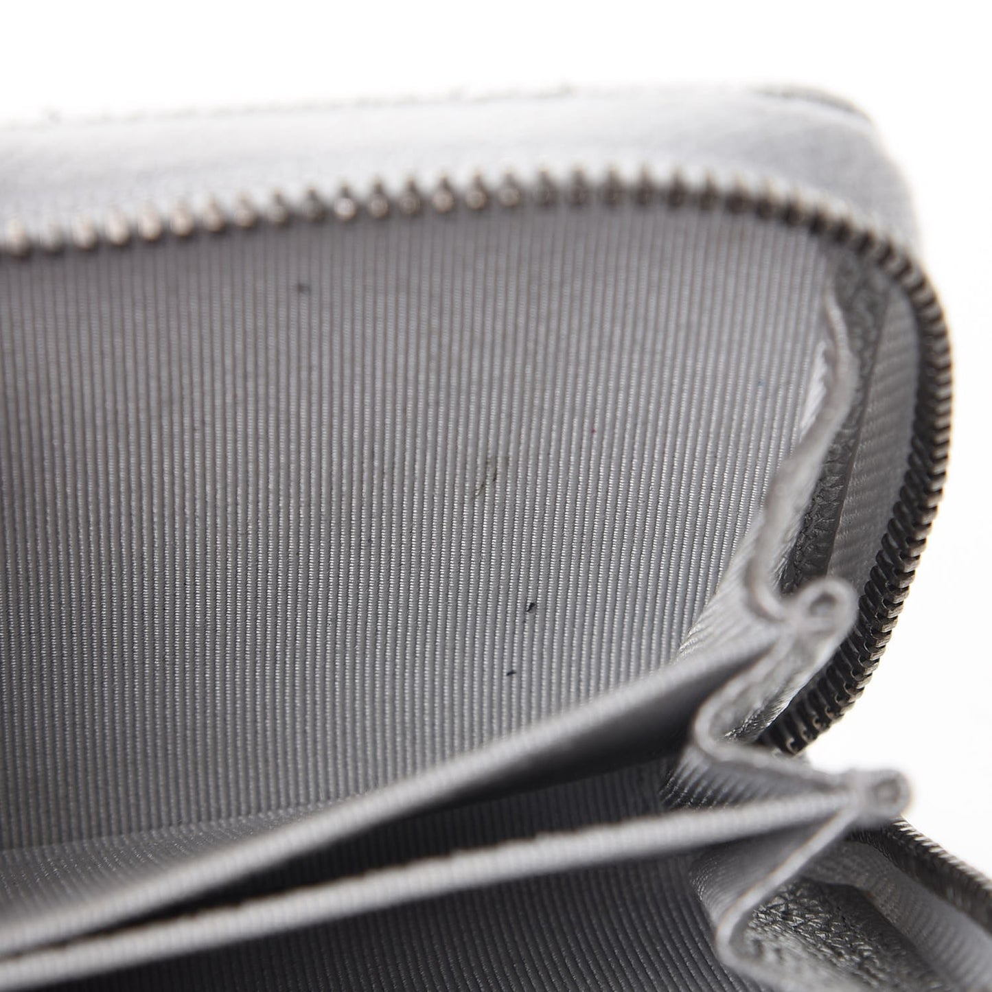 Metallic Caviar Quilted Zip Coin Purse Silver