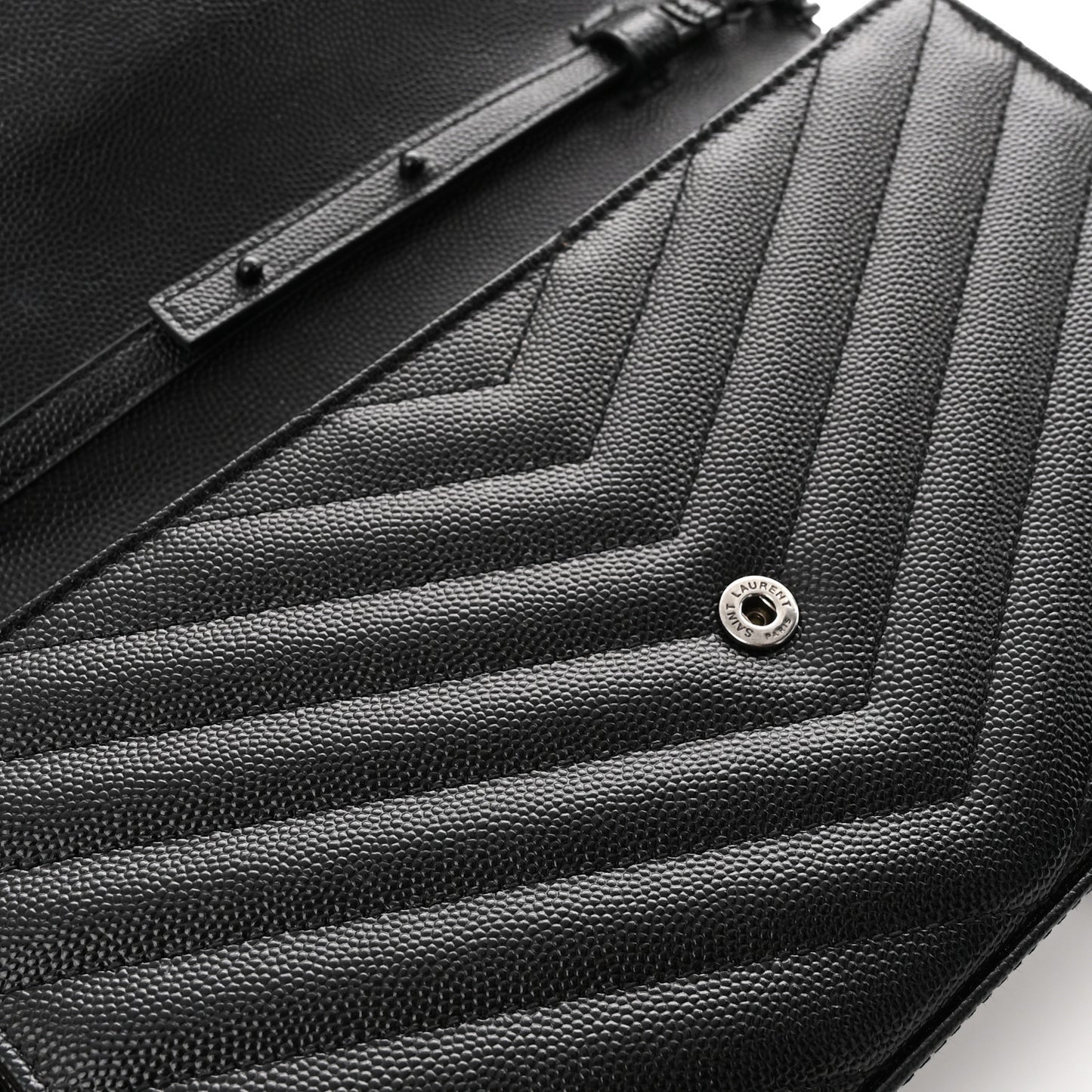 Grain De Poudre Matelasse Chevron Monogram Monochrome Chain Wallet Black