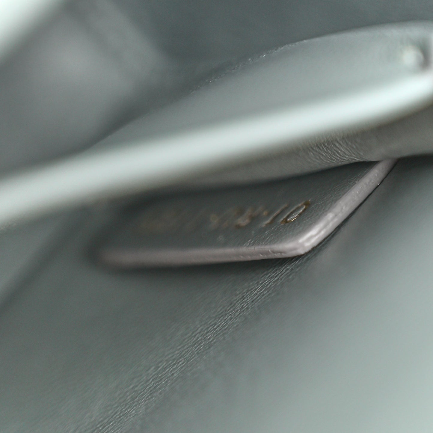 Box Calfskin 30 Montaigne Box Bag Gray