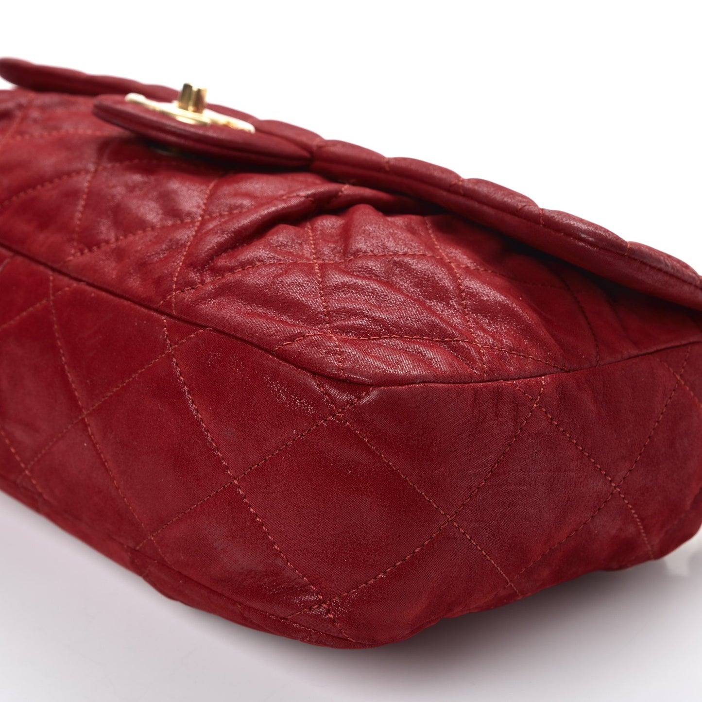 Iridescent Calfskin Large Chic Quilt Flap Red
