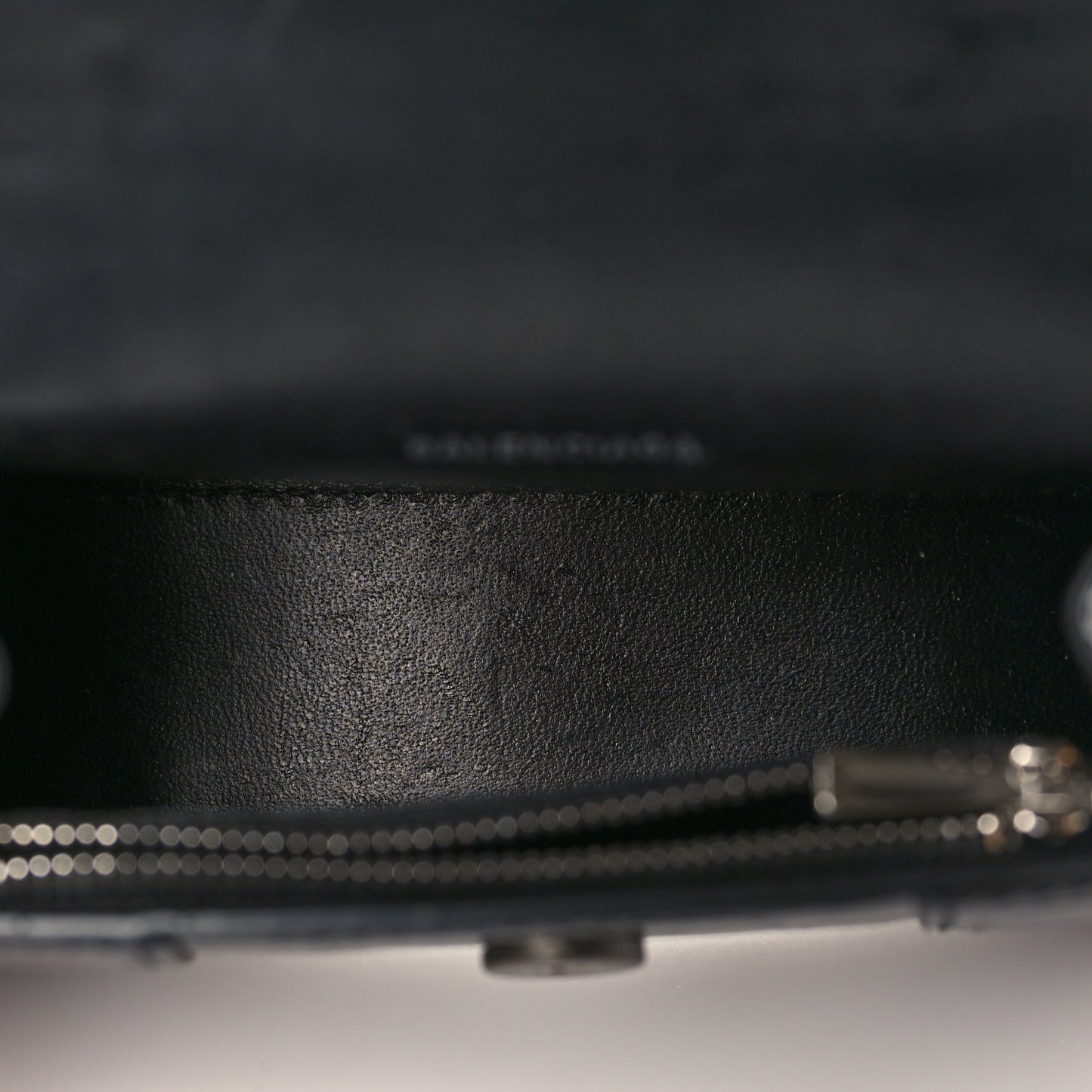 Shiny Calfskin Monochrome Crocodile Embossed Hourglass Chain Cardholder Black