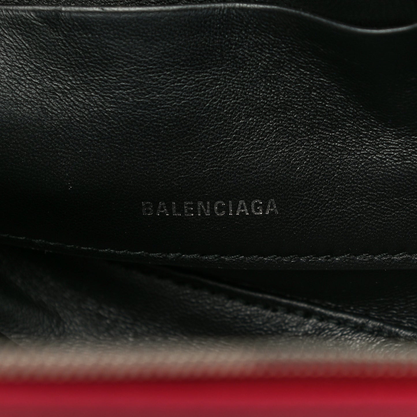 Shiny Day Calfskin M Triangle Pouch Rouge Grenat