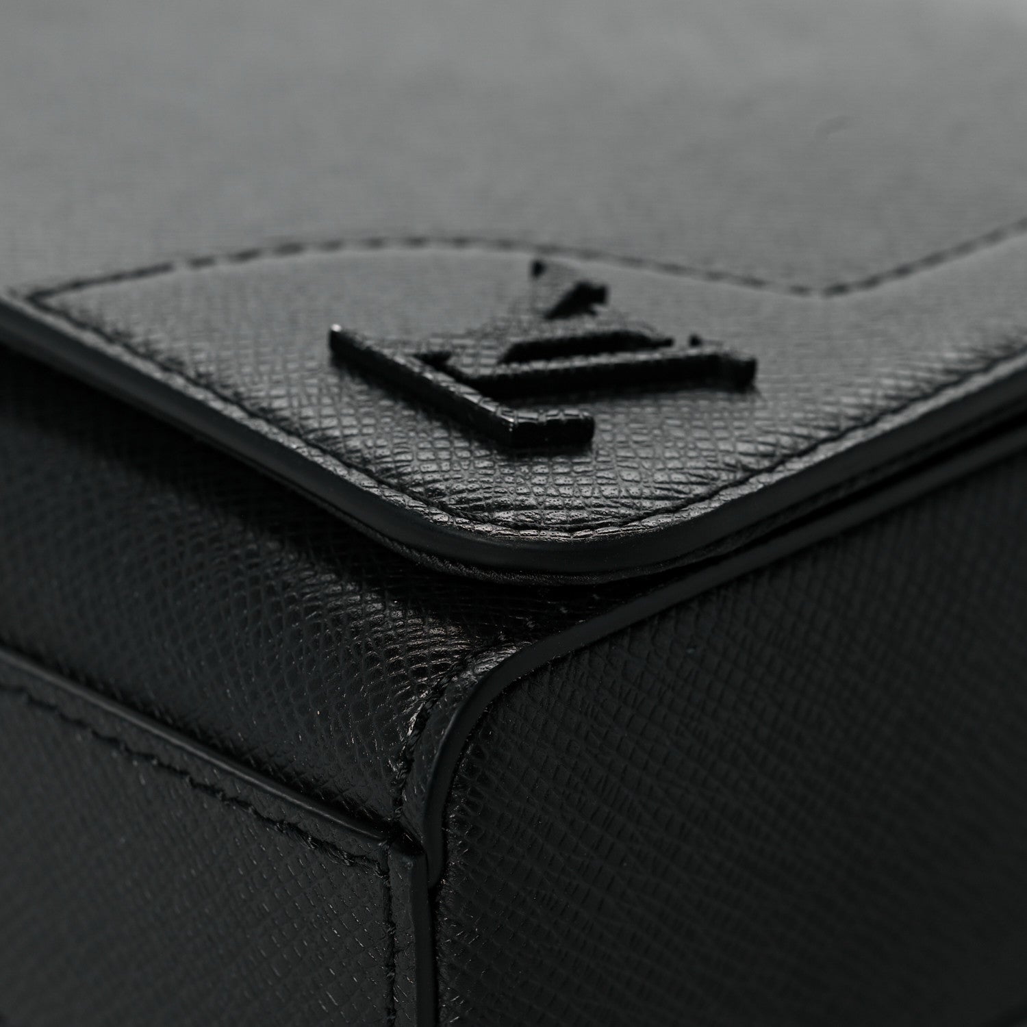 Louis Vuitton Taiga New Flap Messenger Black 10 of 12