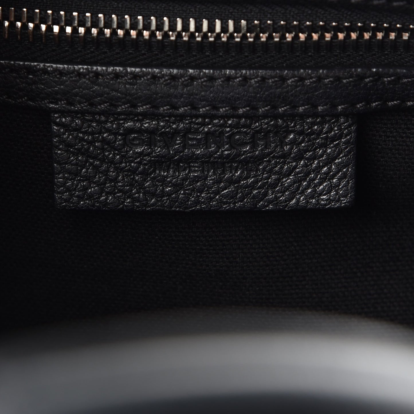 Sugar Goatskin Medium Antigona Black