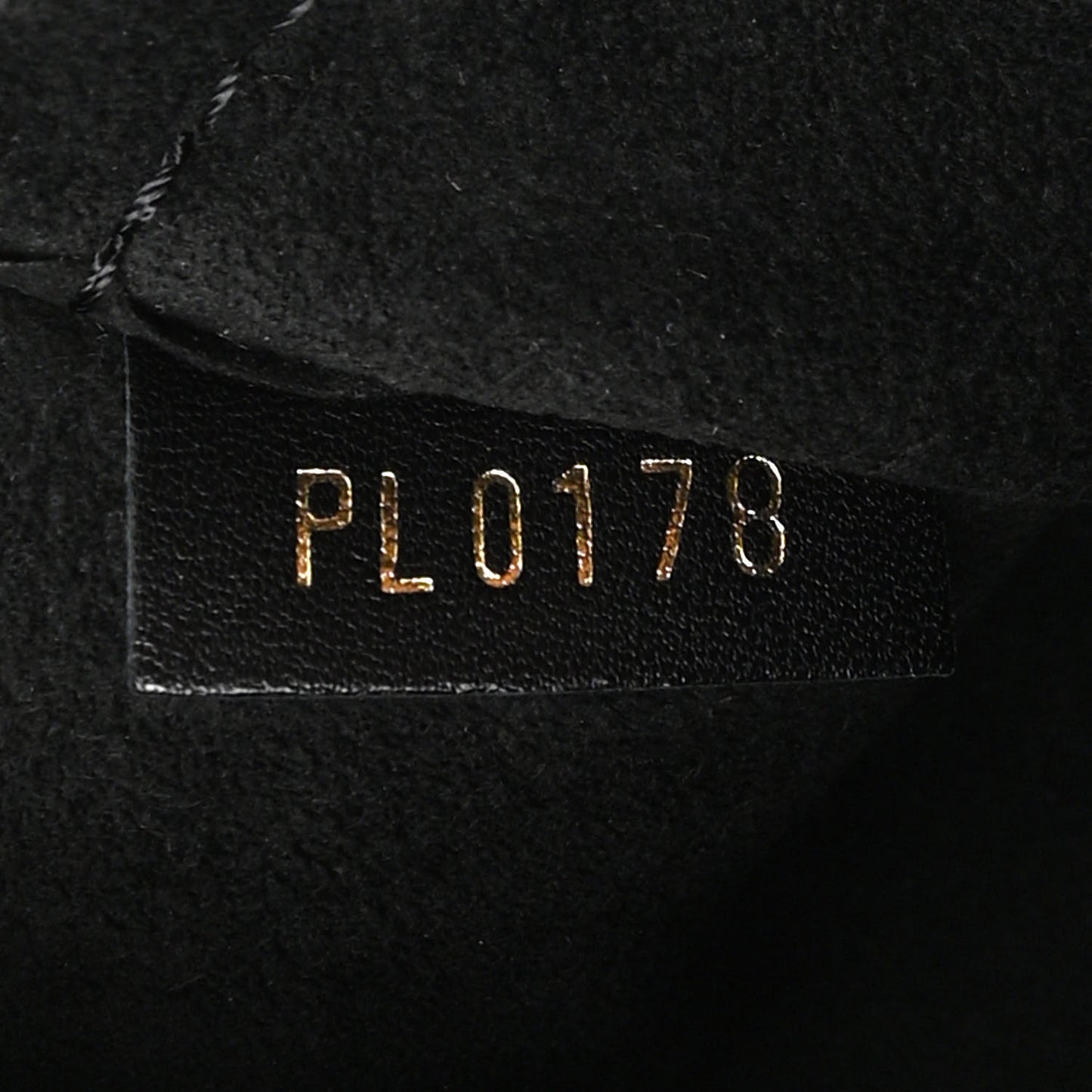 Reverse Monogram Chantilly Lock Black