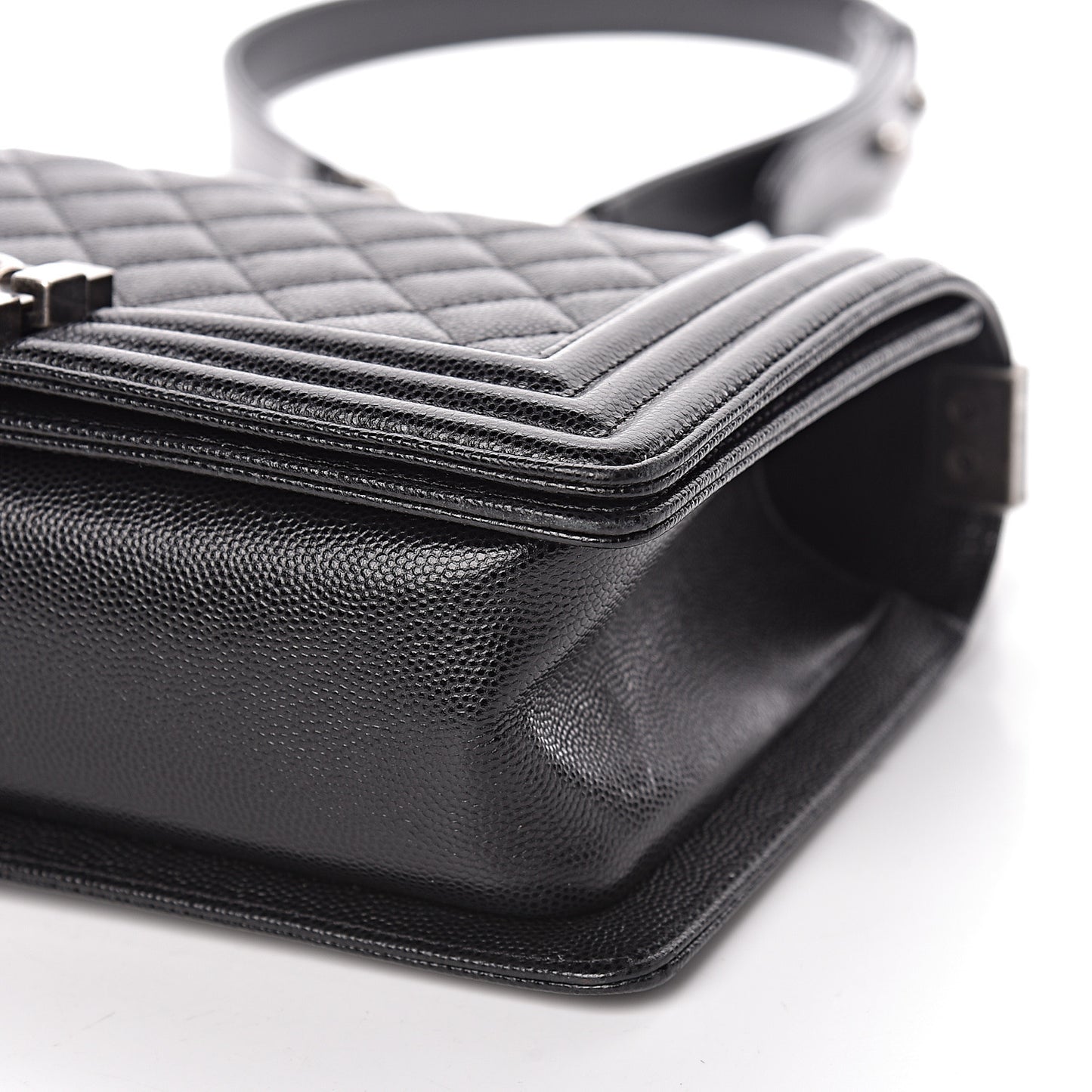 Caviar Quilted Medium Boy Flap Black