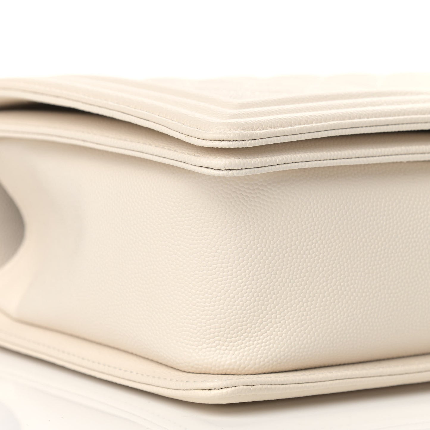 Caviar Quilted New Medium Boy Flap Ivory