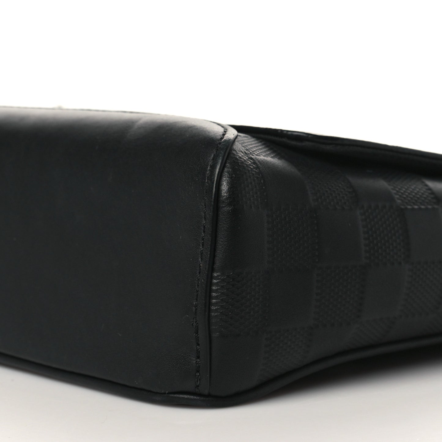 Damier Infini District Messenger Onyx