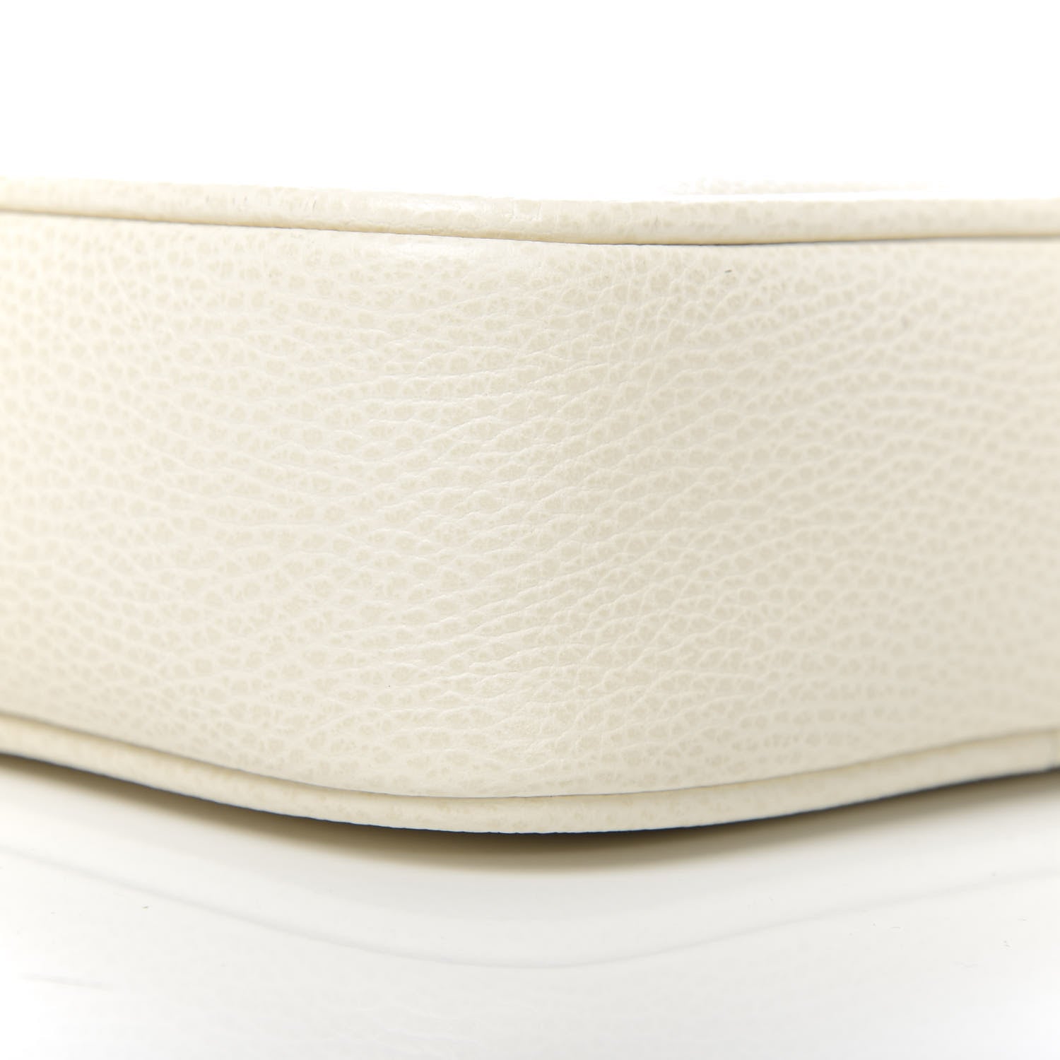 Gucci Grained Calfskin Logo Messenger Bag White 8 of 10