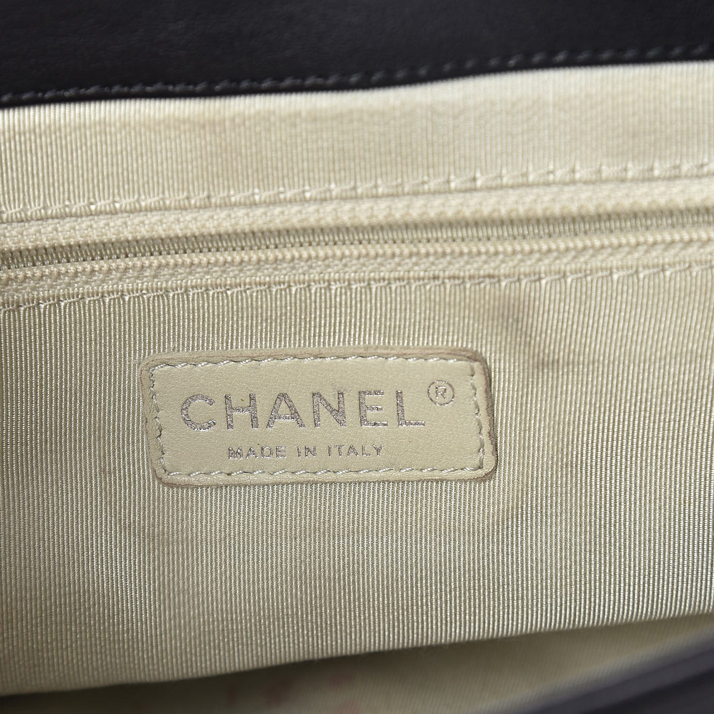 Washed Lambskin Quilted Medium Chain Around Messenger Black