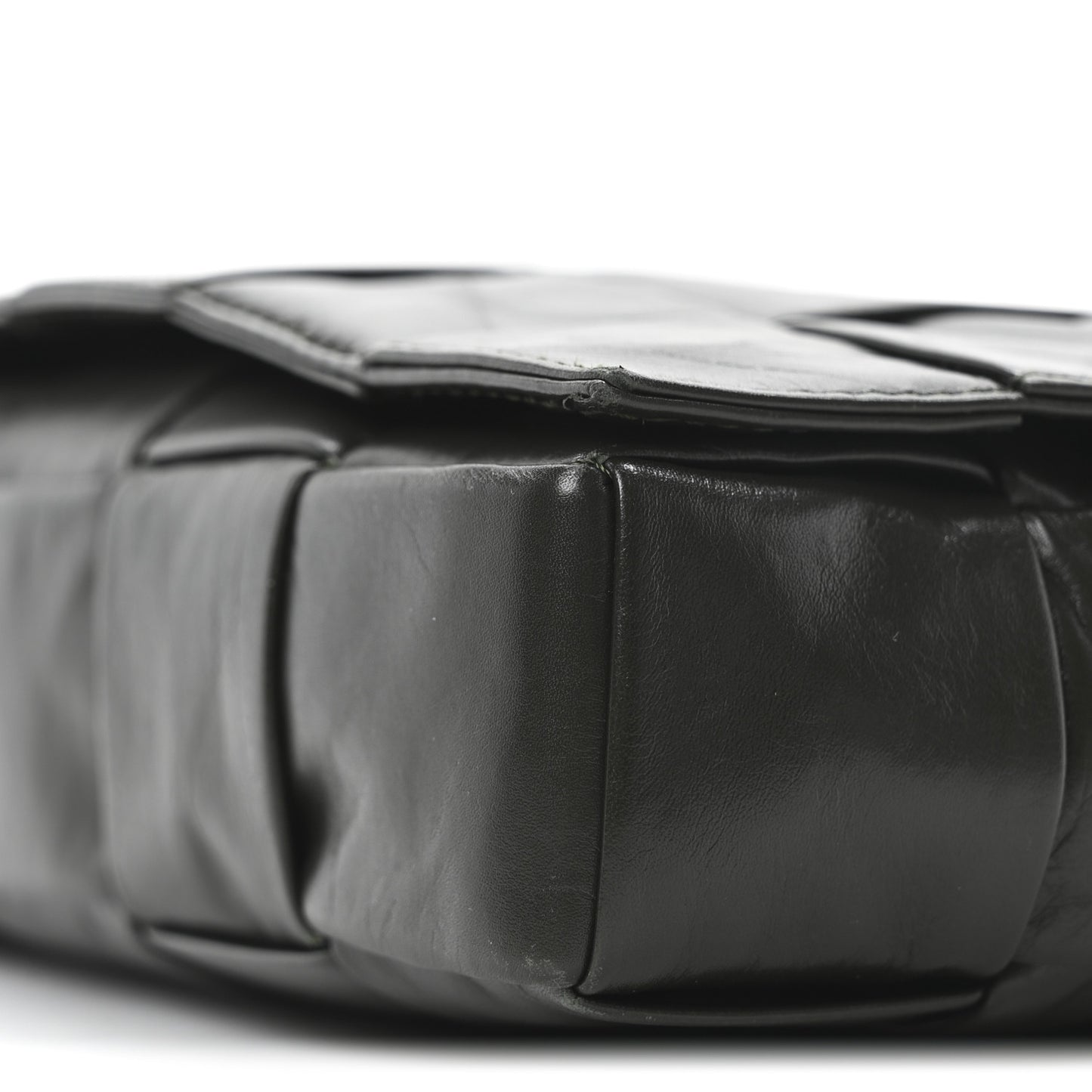 Paper Calfskin Intrecciato Stretch Cassette Camping
