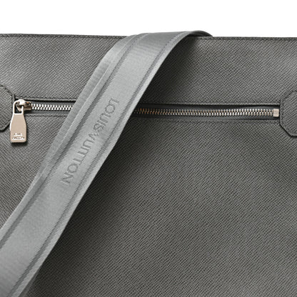 Louis Vuitton Taiga Sasha Messenger Glacier 7 of 11