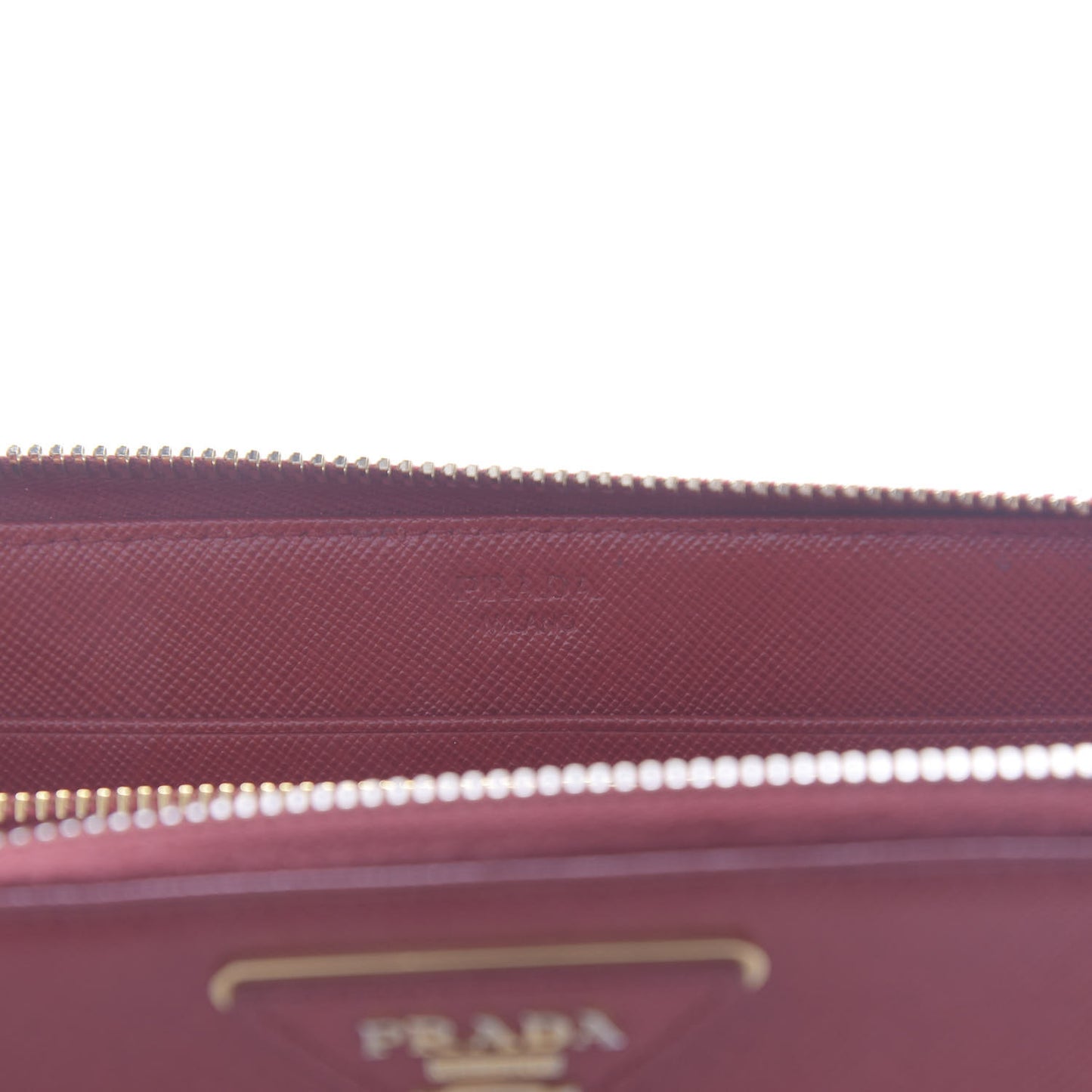 Saffiano Triangle Zip Around Wallet Fuoco