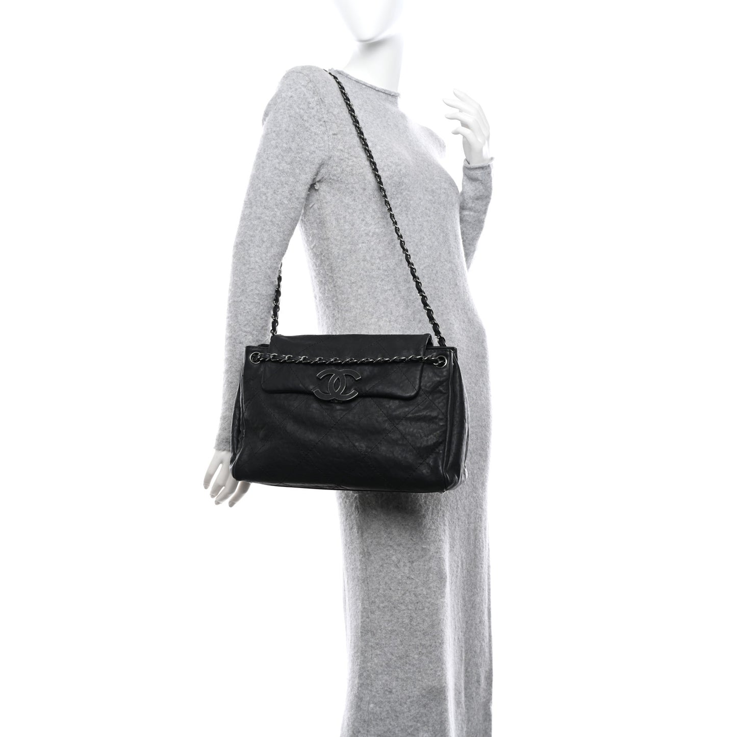 Calfskin Quilted Large Hamptons Flap Black