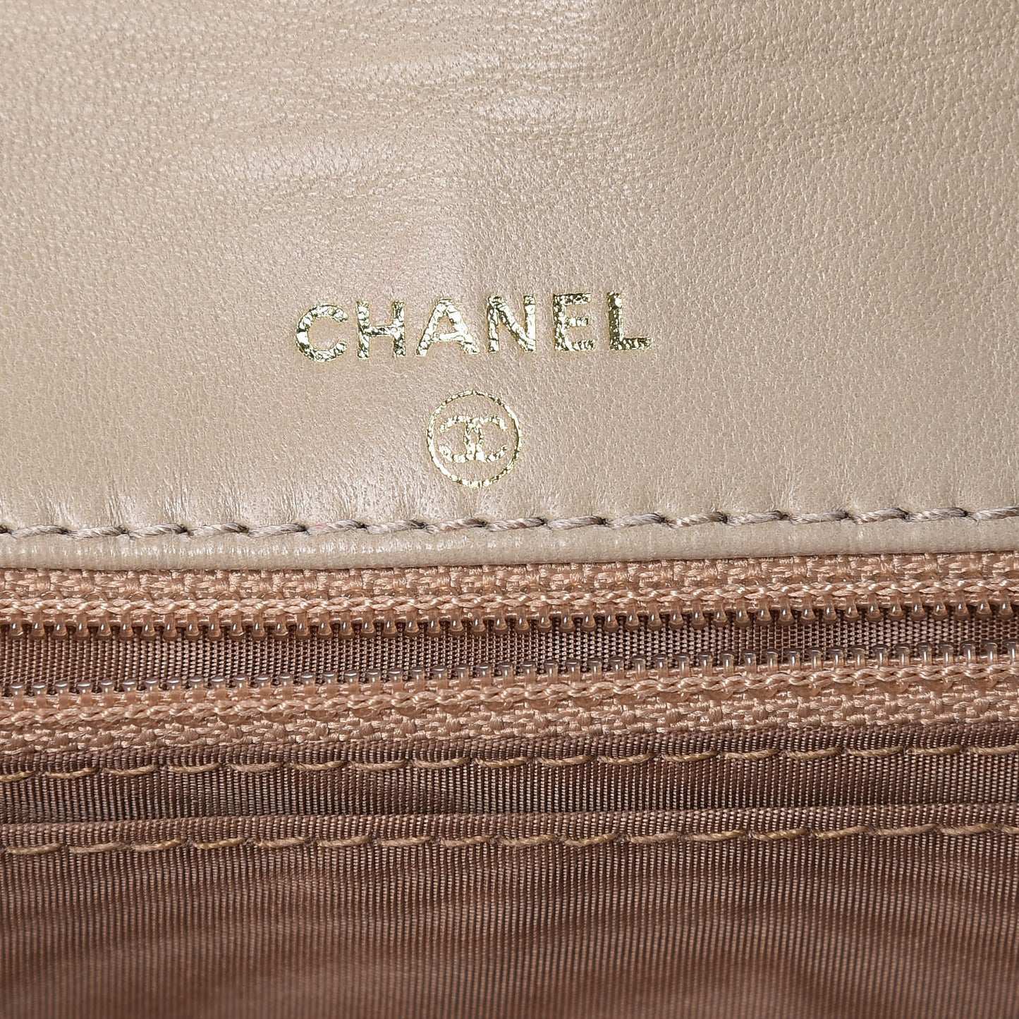 Linen Timeless CC Wallet on Chain WOC Beige