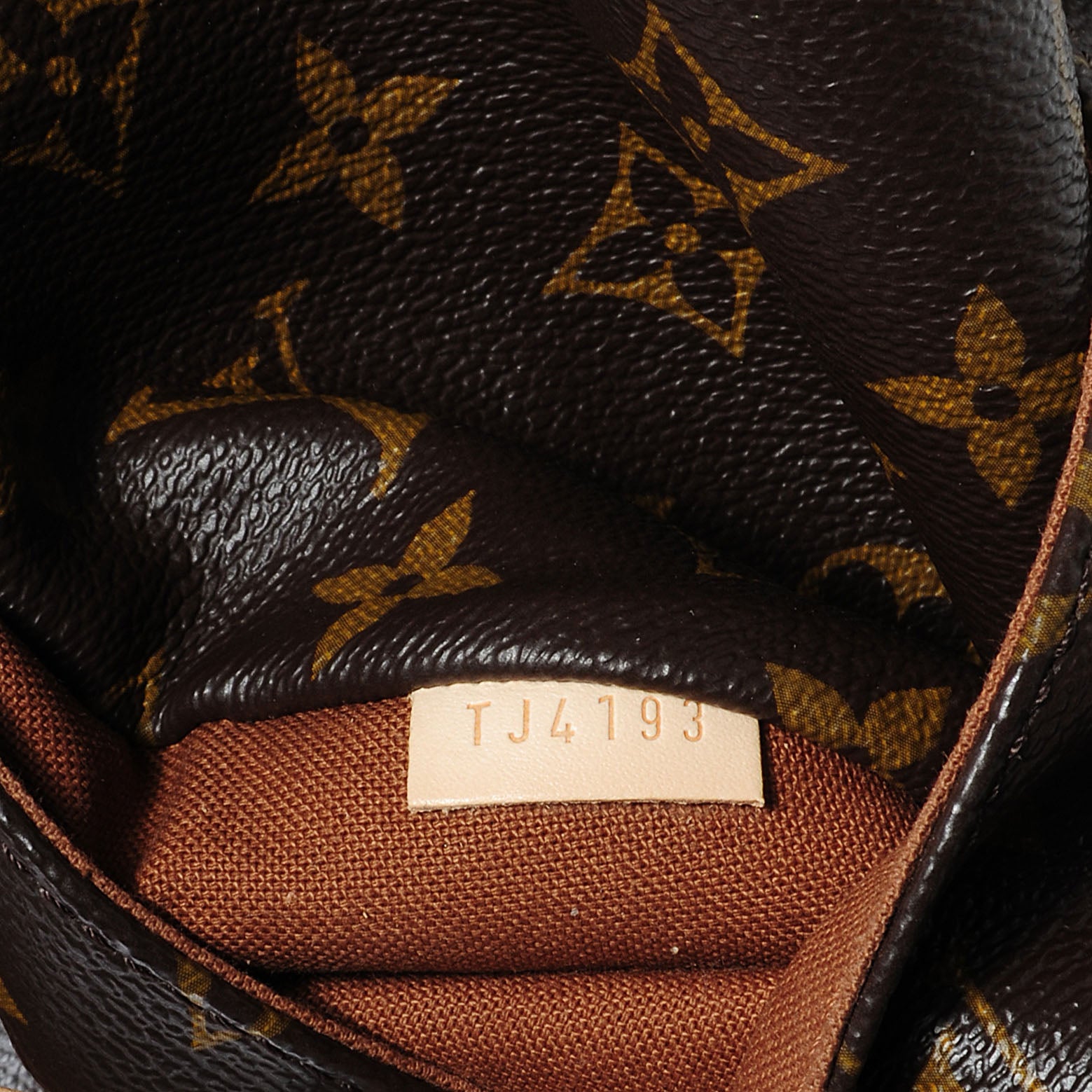 Louis Vuitton Monogram Totally MM 6 of 7