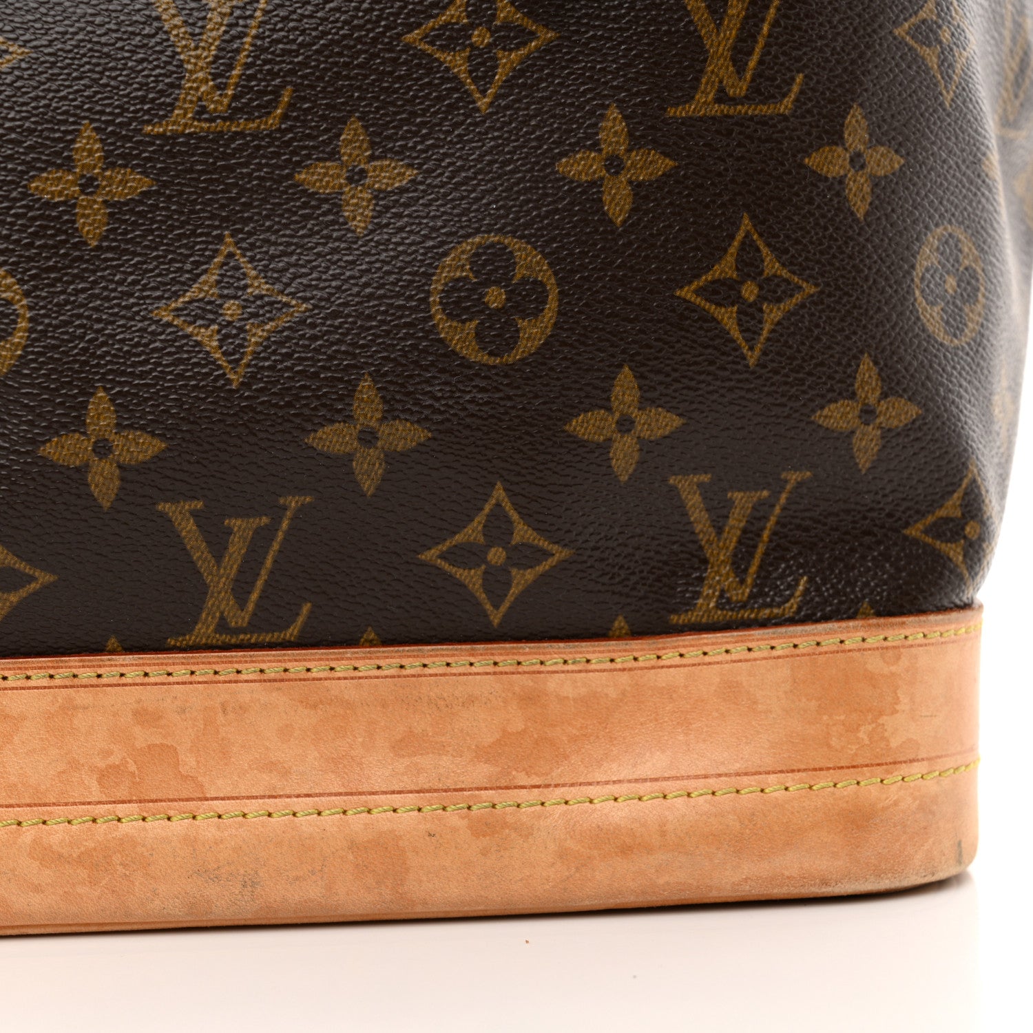 Louis Vuitton Monogram Noe 22 of 23