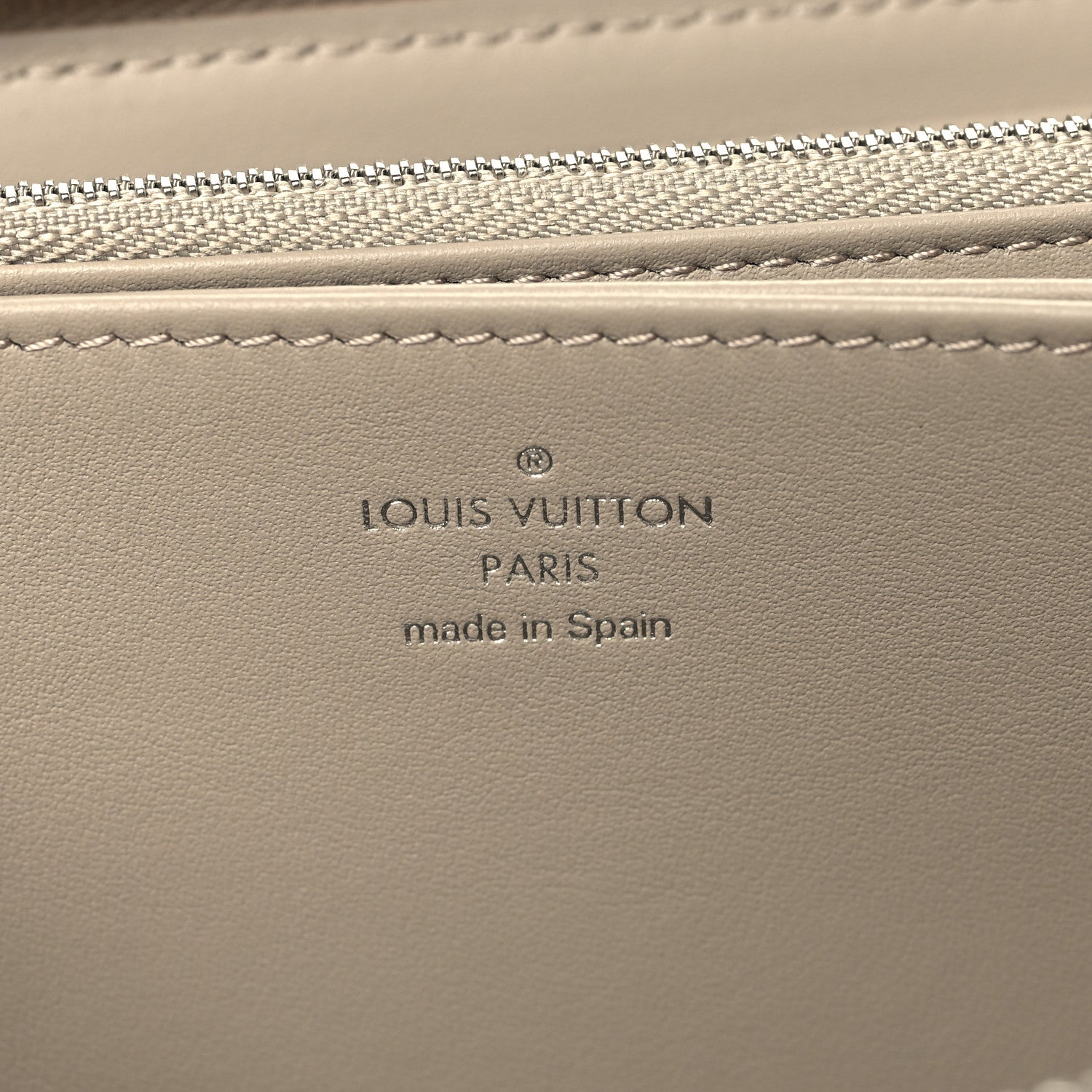 Louis Vuitton Mahina Zippy Wallet Galet 1859710 – FASHIONPHILE