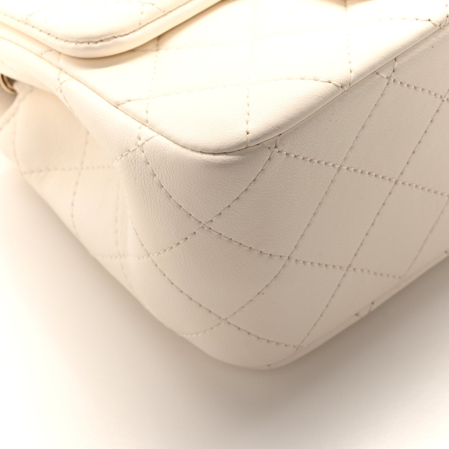 Lambskin Quilted Enamel Mini Pearl Crush Flap White