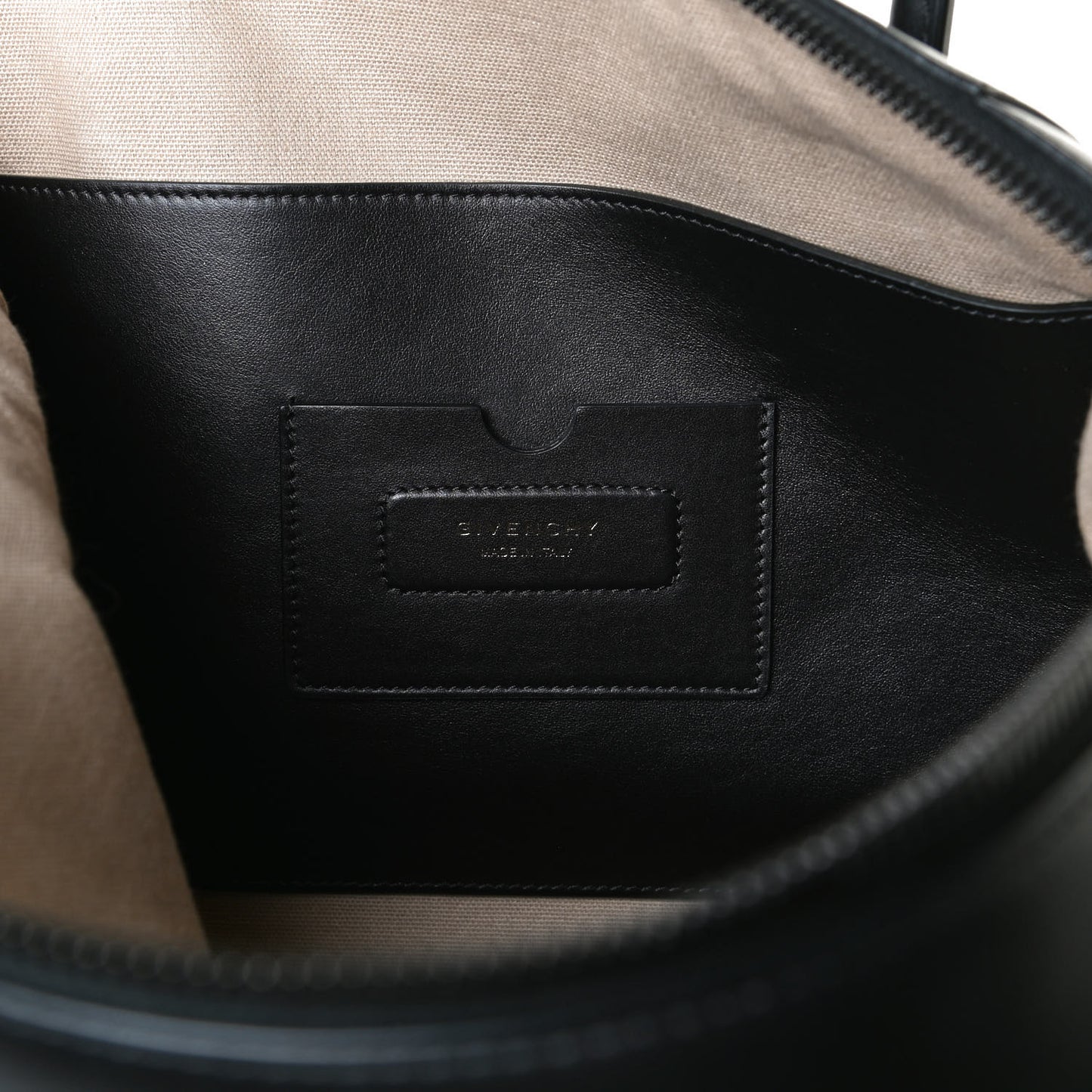 Smooth Calfskin Medium Soft Antigona Black