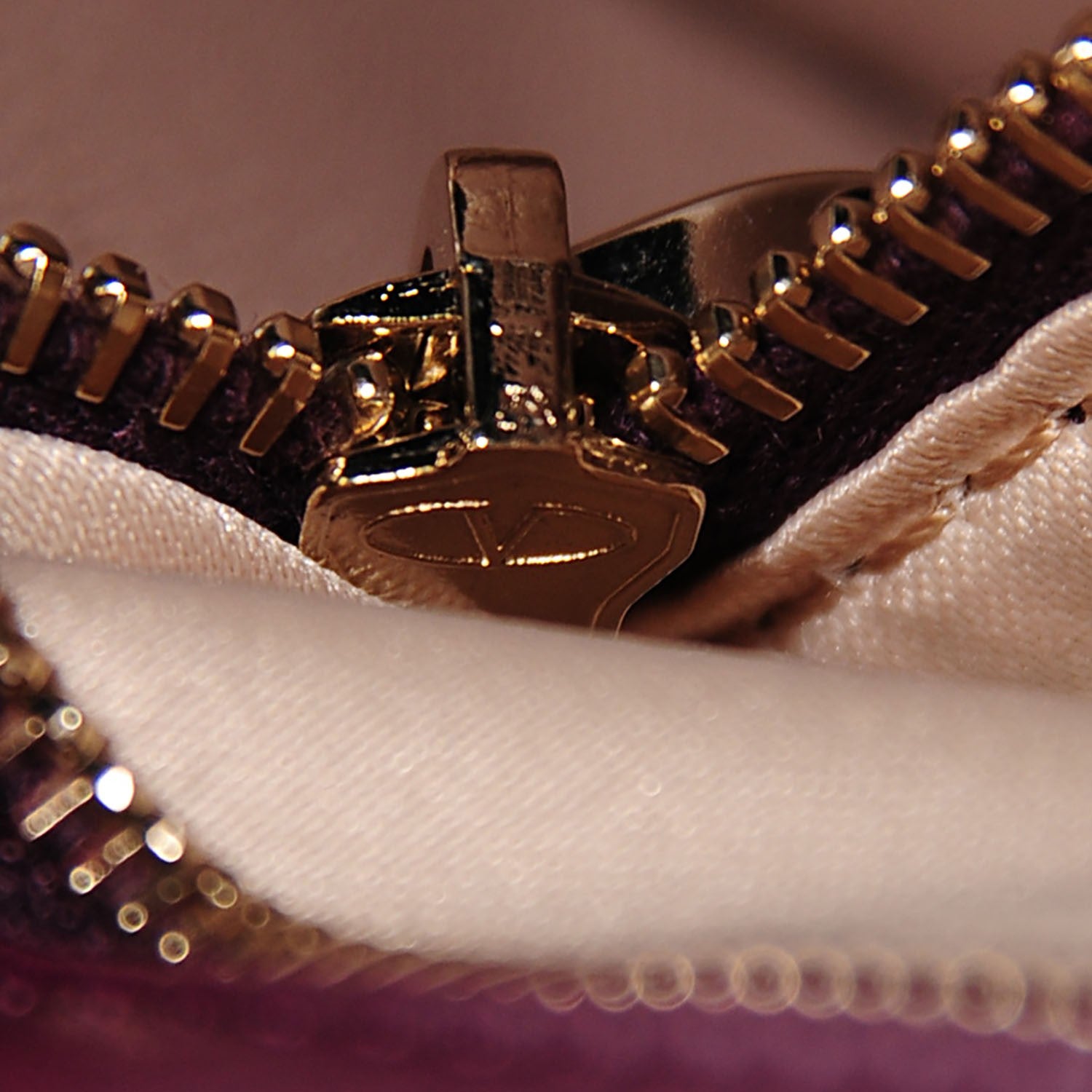 Valentino Garavani Nappa Rockstud Wristlet Clutch Rubin 9 of 9