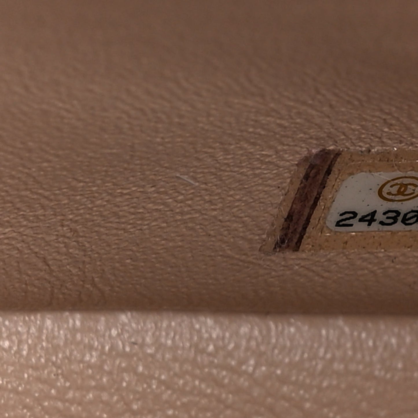 Caviar Quilted Jumbo Double Flap Beige Clair