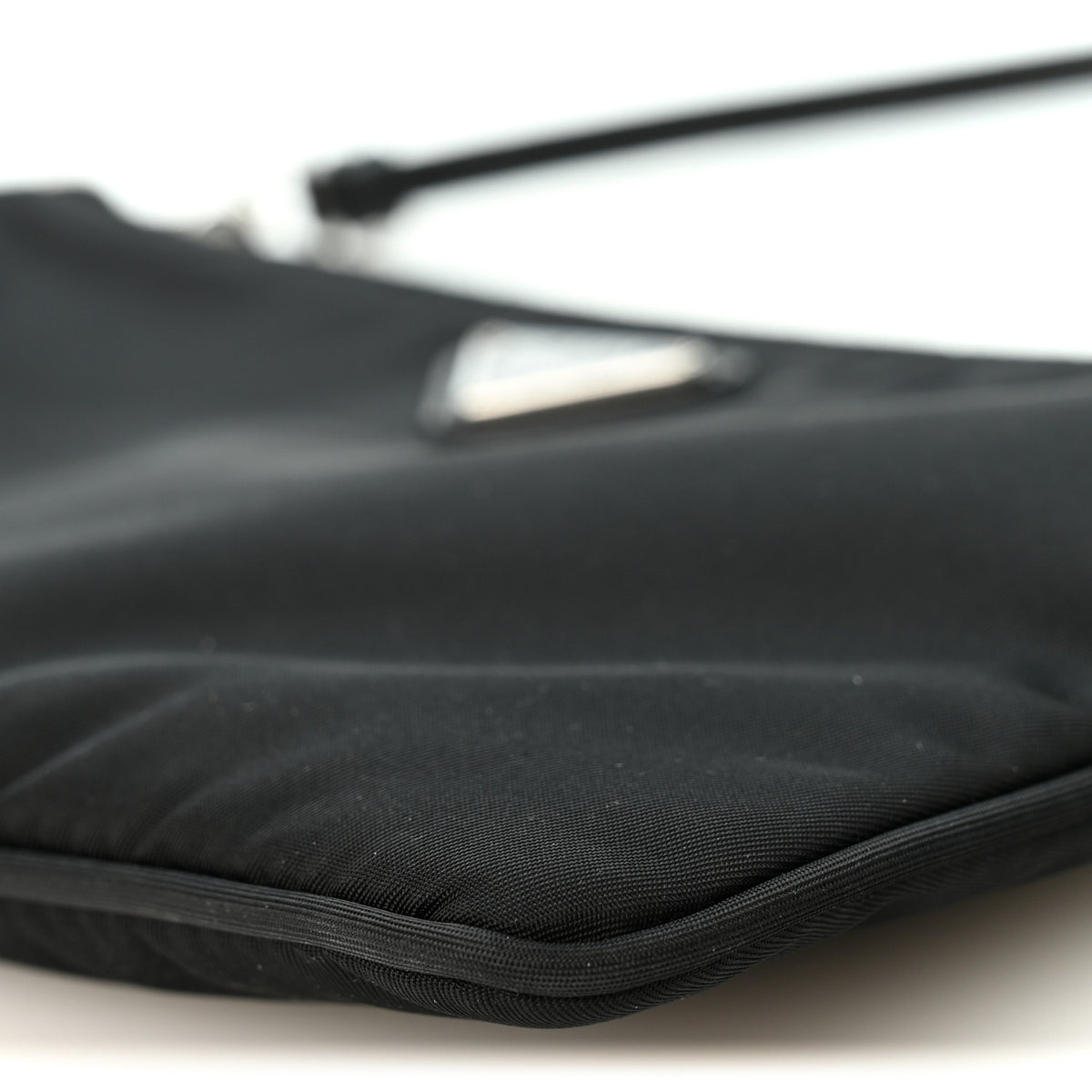 Re-Nylon Vela Pouch Black