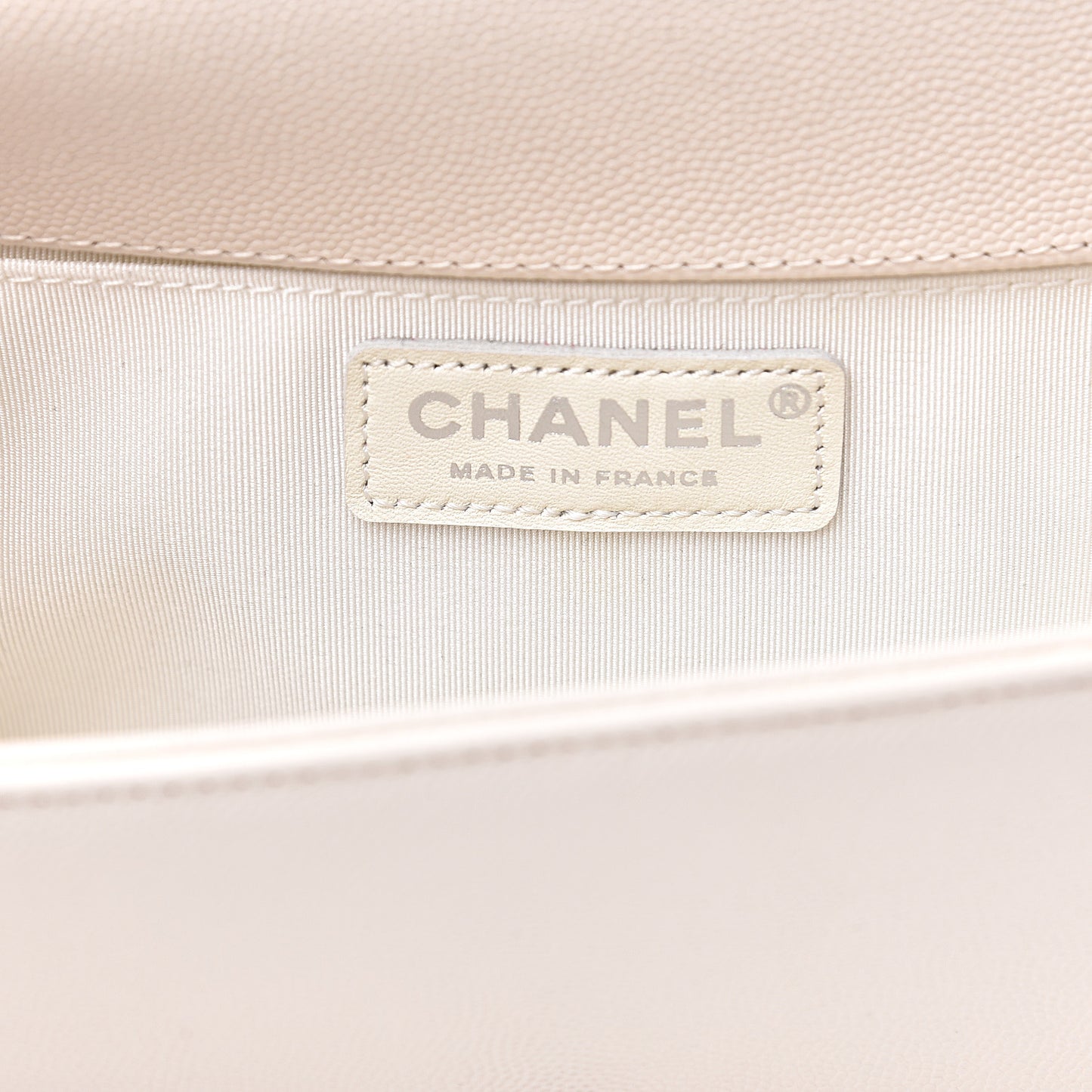 Caviar Quilted Medium Boy Flap Ivory