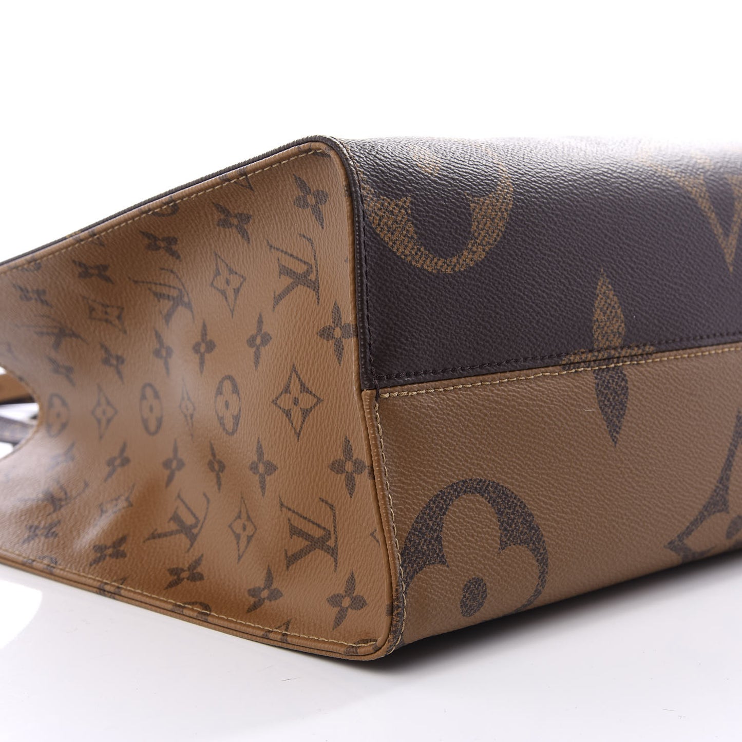 Reverse Monogram Giant Onthego MM