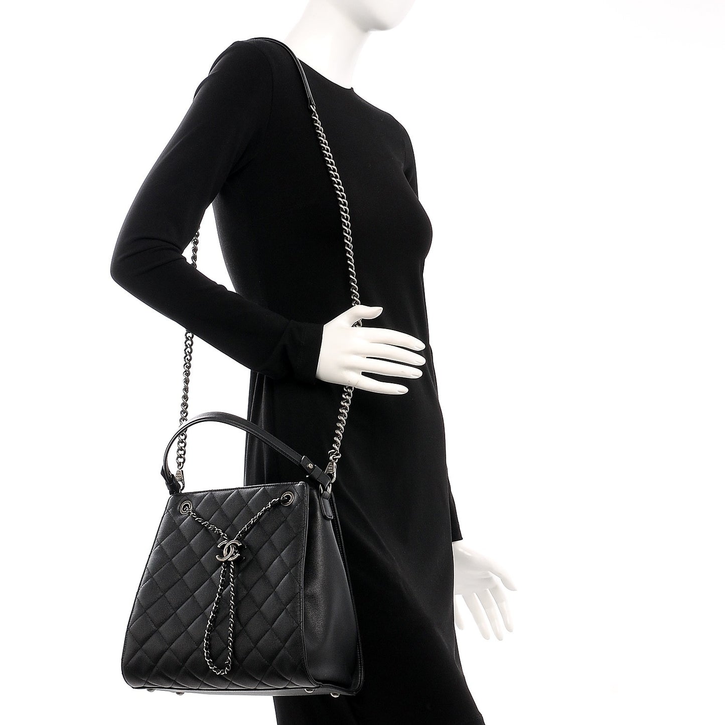 Caviar Quilted Medium CC Bucket Bag Black