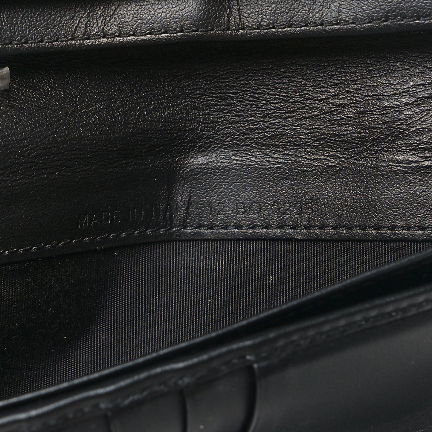 Oblique Vertical Wallet Black