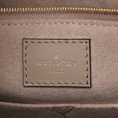 Louis Vuitton Empreinte Monogram Giant Onthego MM Tourterelle 6 of 10