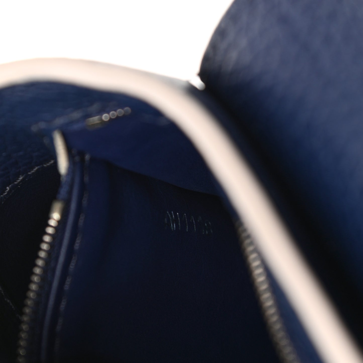 Taurillon Capucines PM Blue White