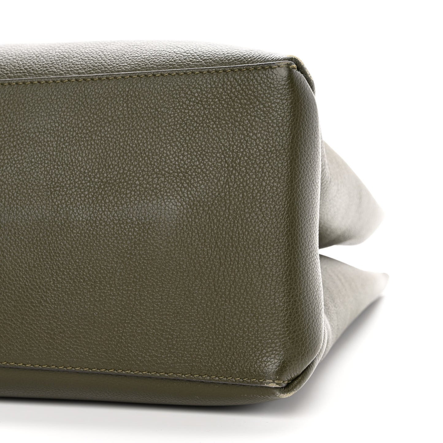 Grained Calfskin Lockme Shopper Kaki