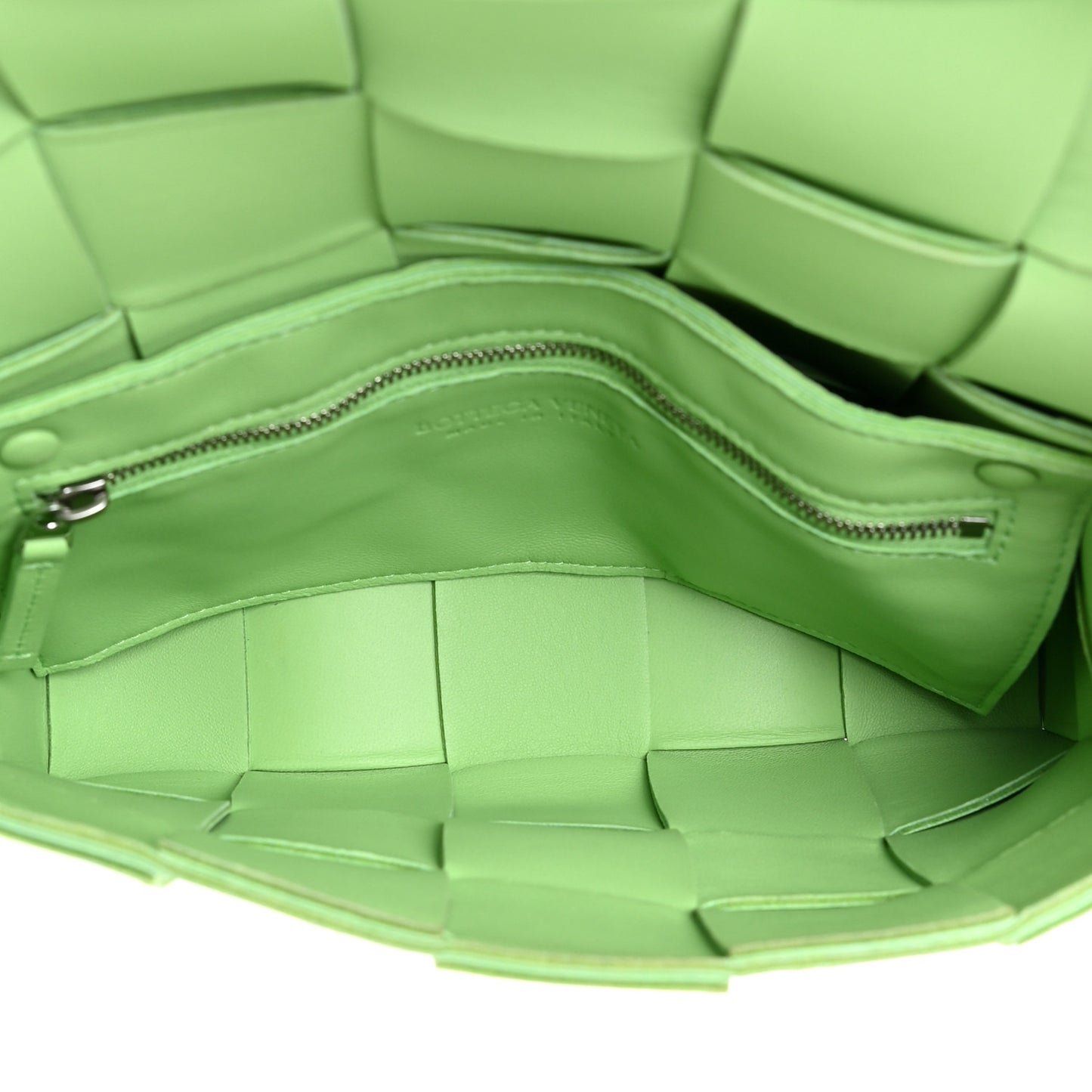 Lambskin Maxi Intrecciato Cassette Crossbody Bag Fountain
